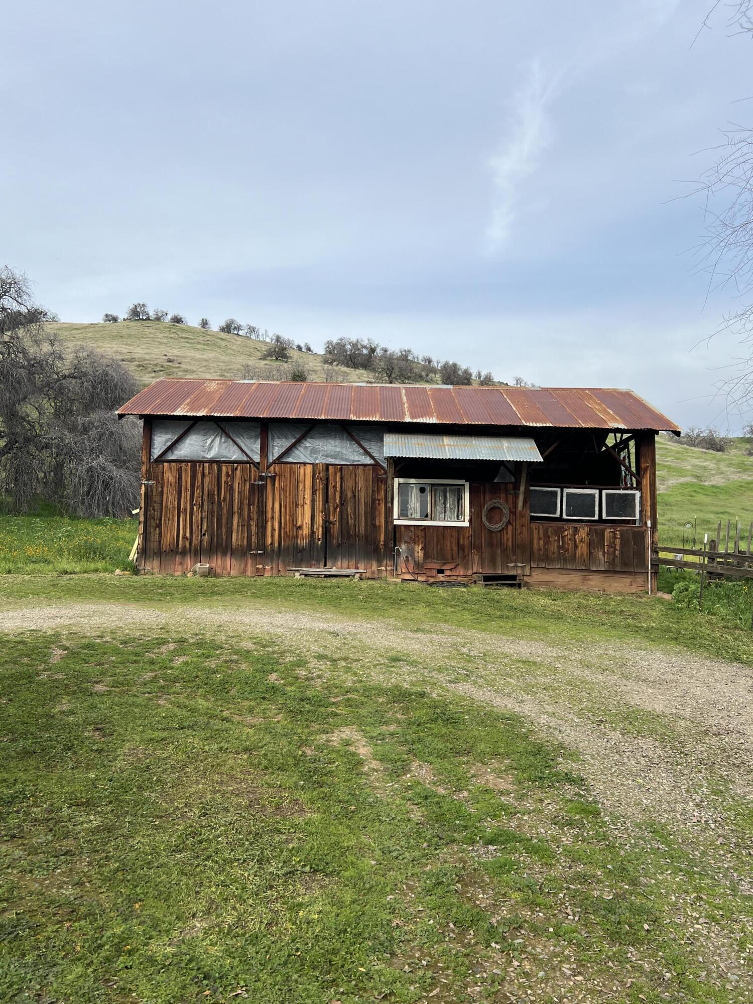 30284 Bear Mountain Rd, Yokuts Valley, CA 93675