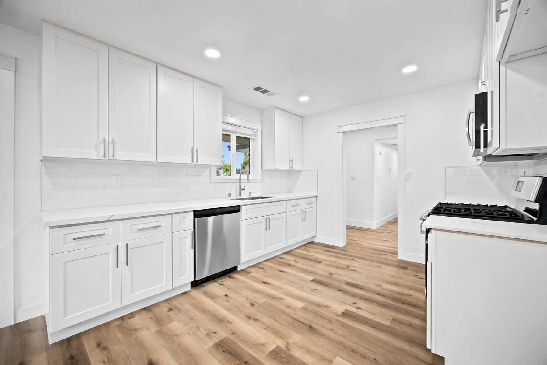 2546 S Woodland, Visalia, CA 93277
