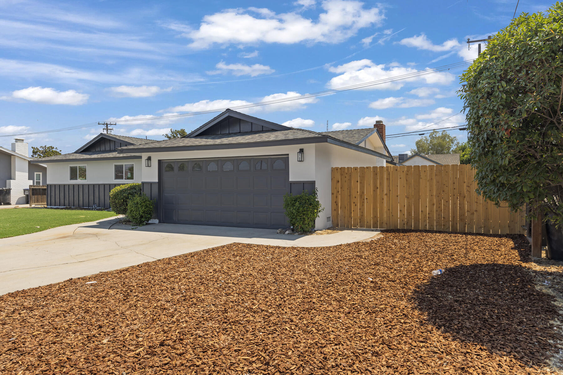 2546 S Woodland, Visalia, CA 93277