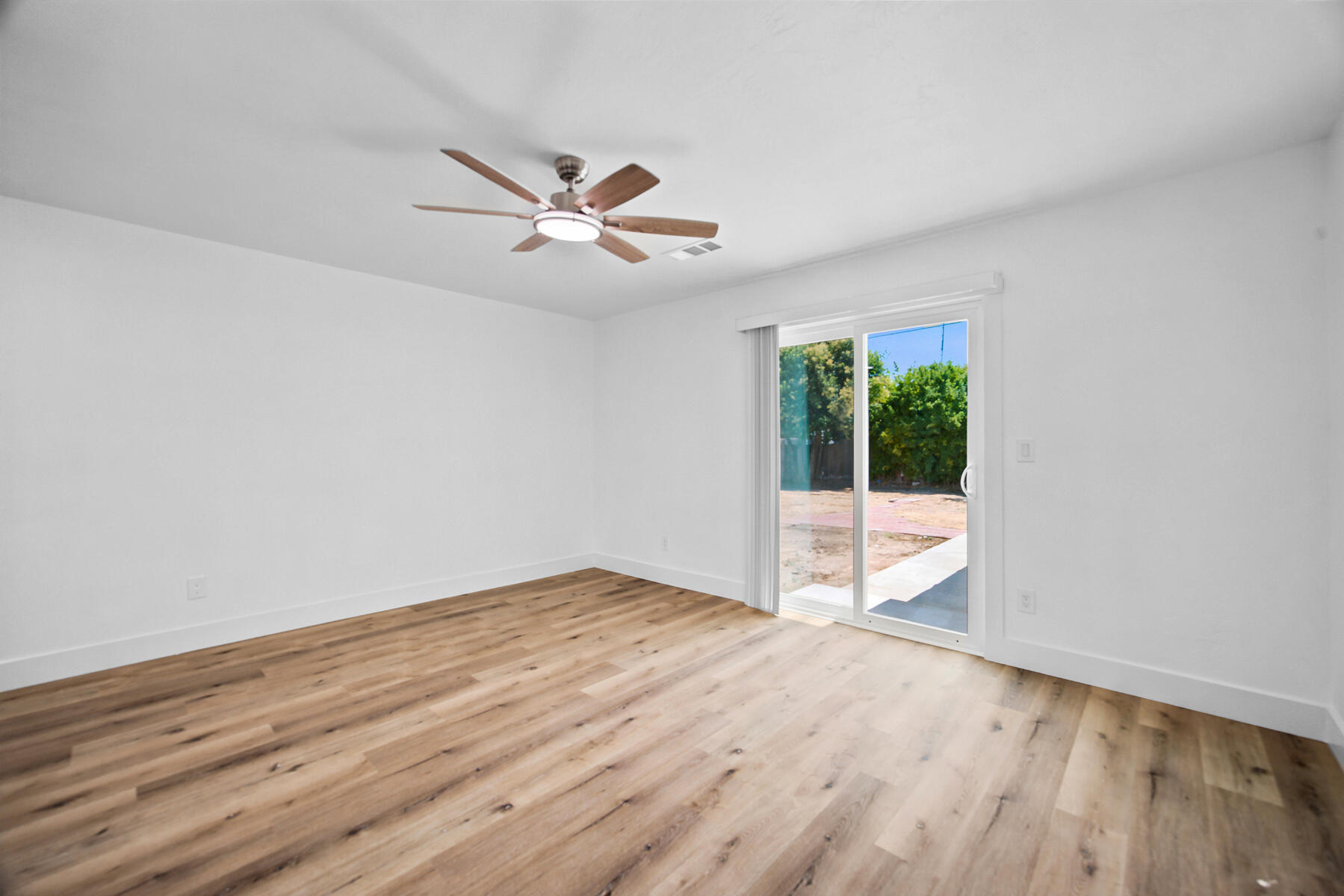 2546 S Woodland, Visalia, CA 93277