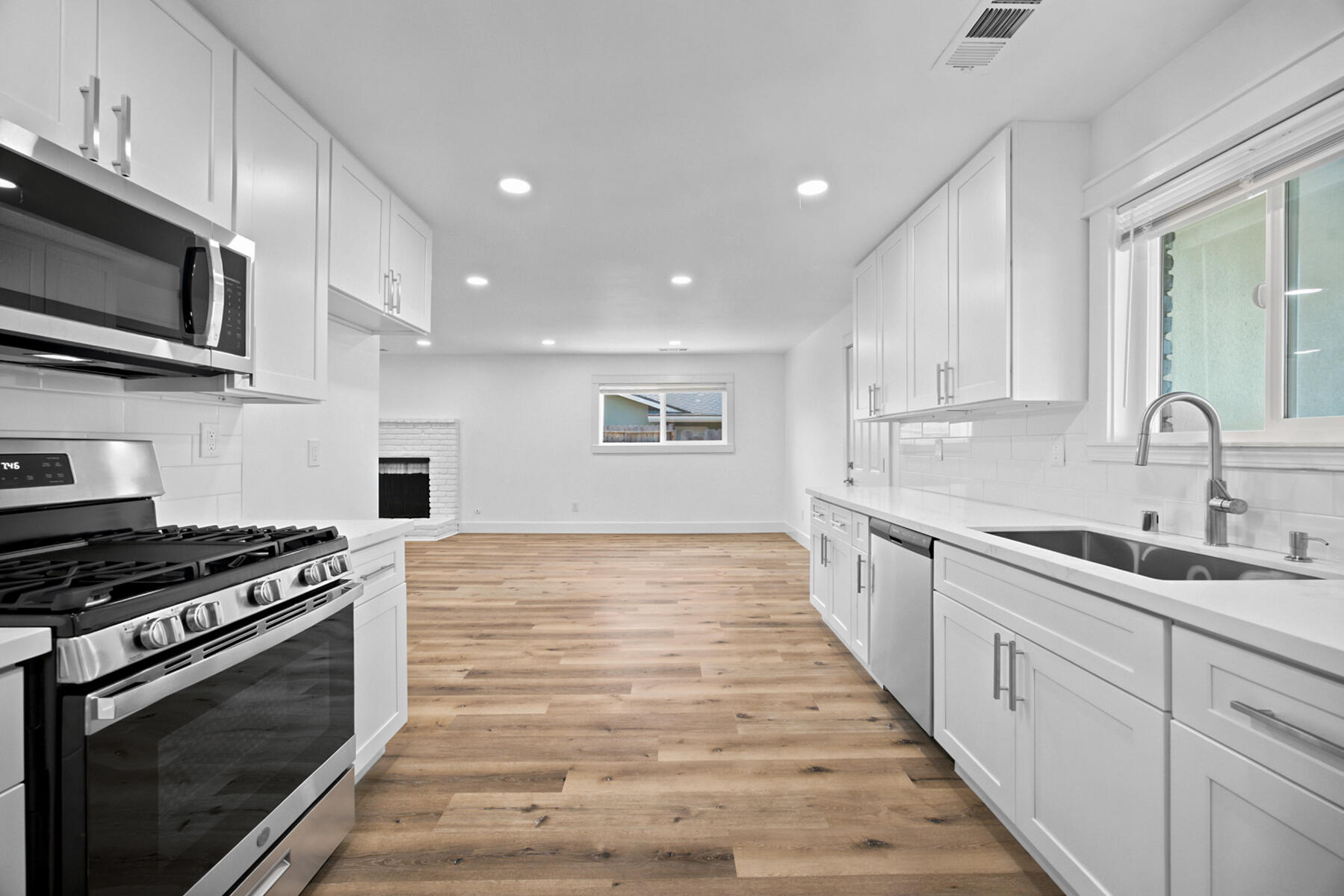2546 S Woodland, Visalia, CA 93277