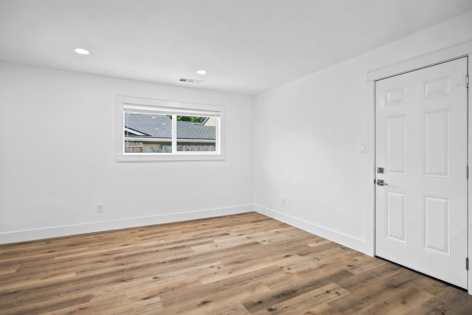 2546 S Woodland, Visalia, CA 93277