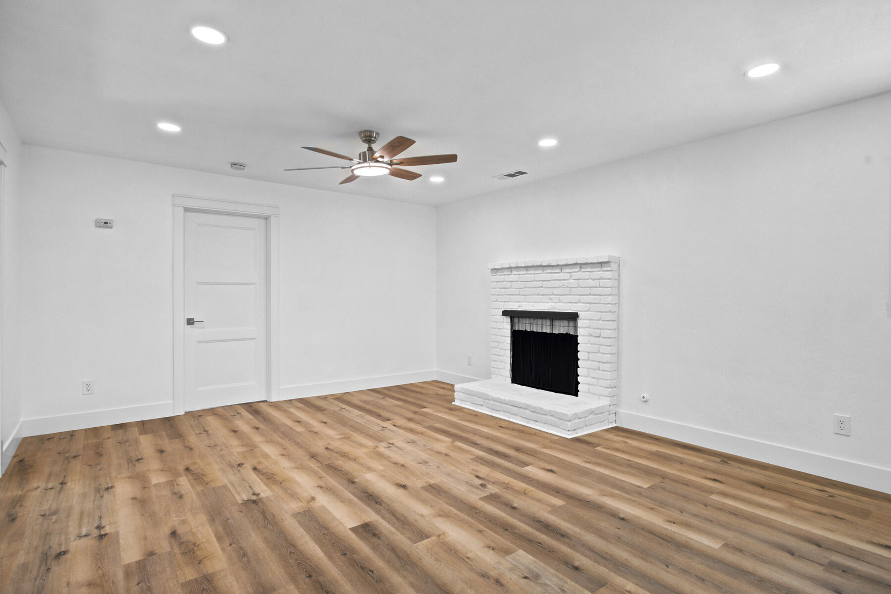 2546 S Woodland, Visalia, CA 93277