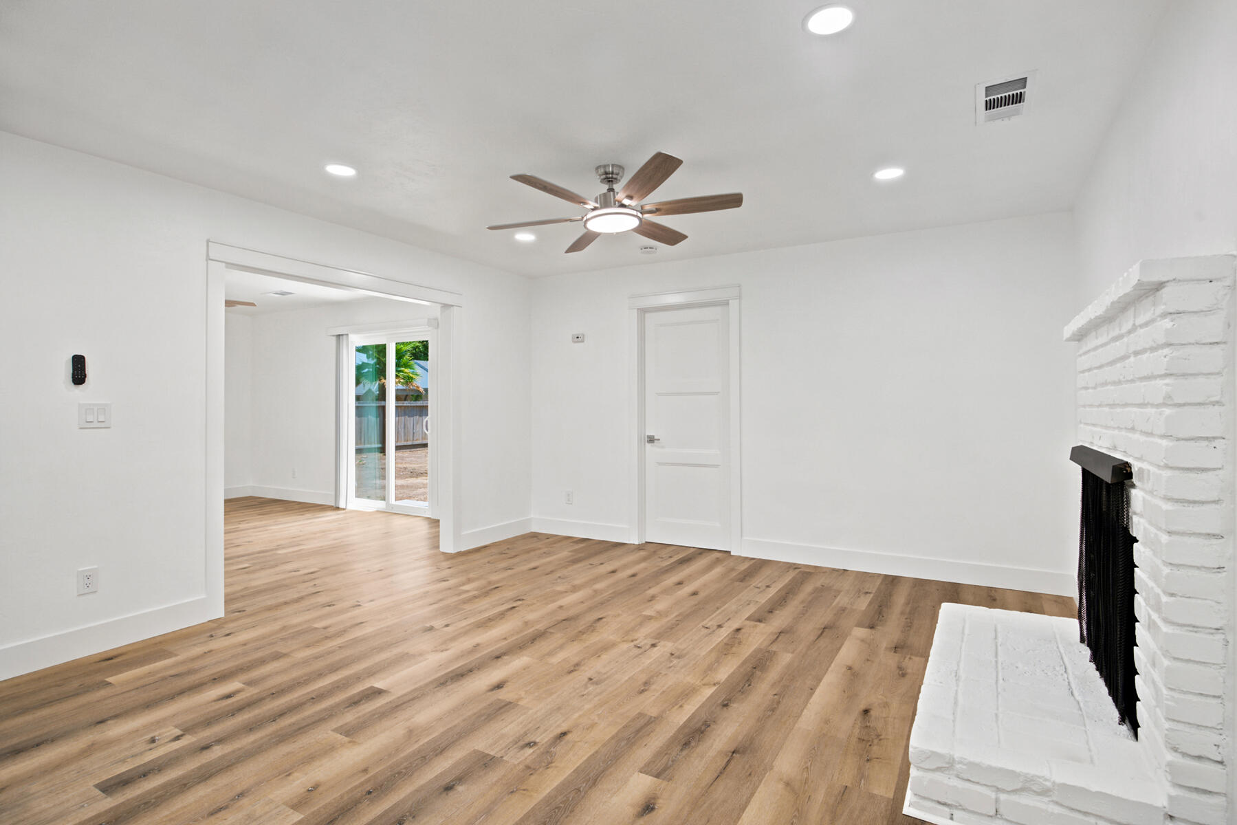 2546 S Woodland, Visalia, CA 93277