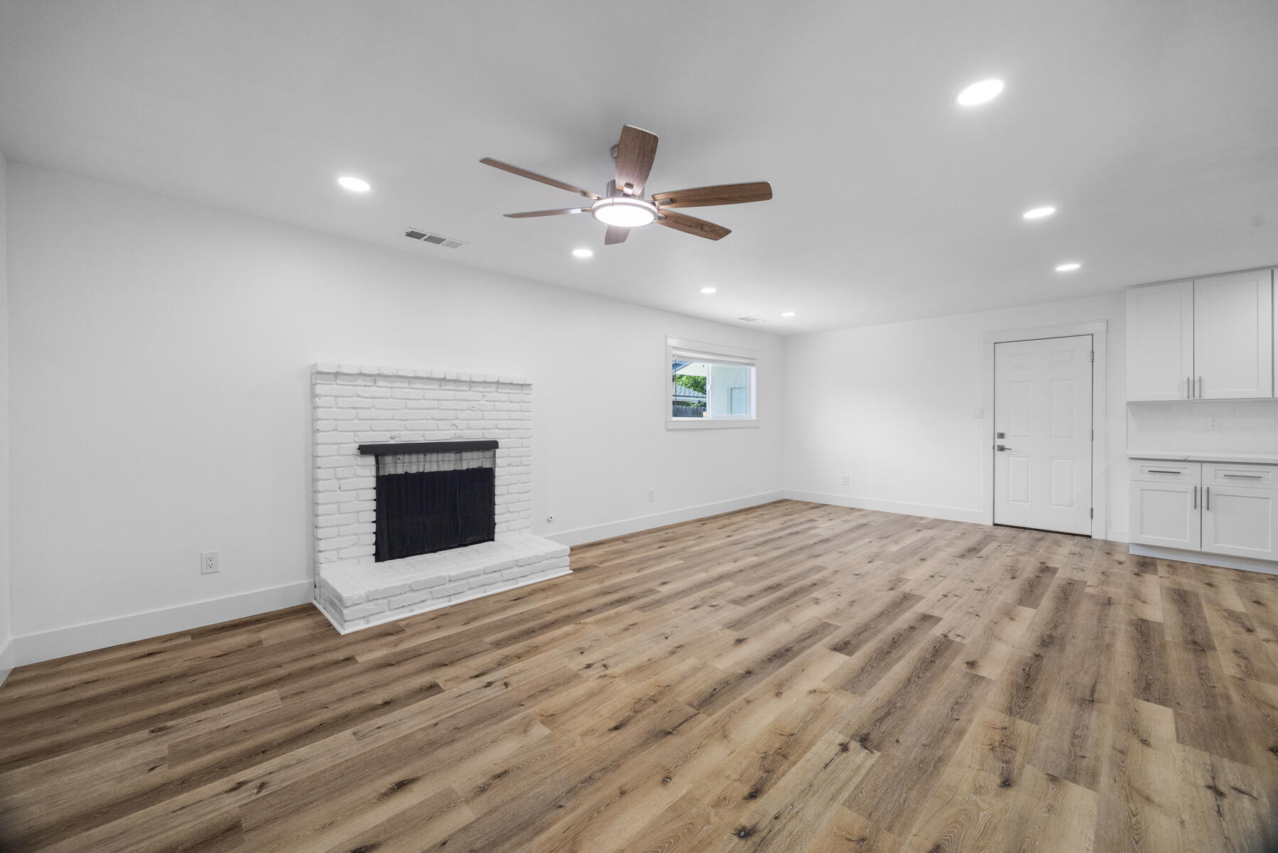 2546 S Woodland, Visalia, CA 93277