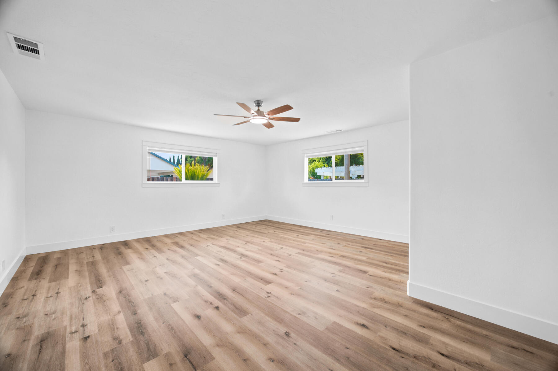 2546 S Woodland, Visalia, CA 93277
