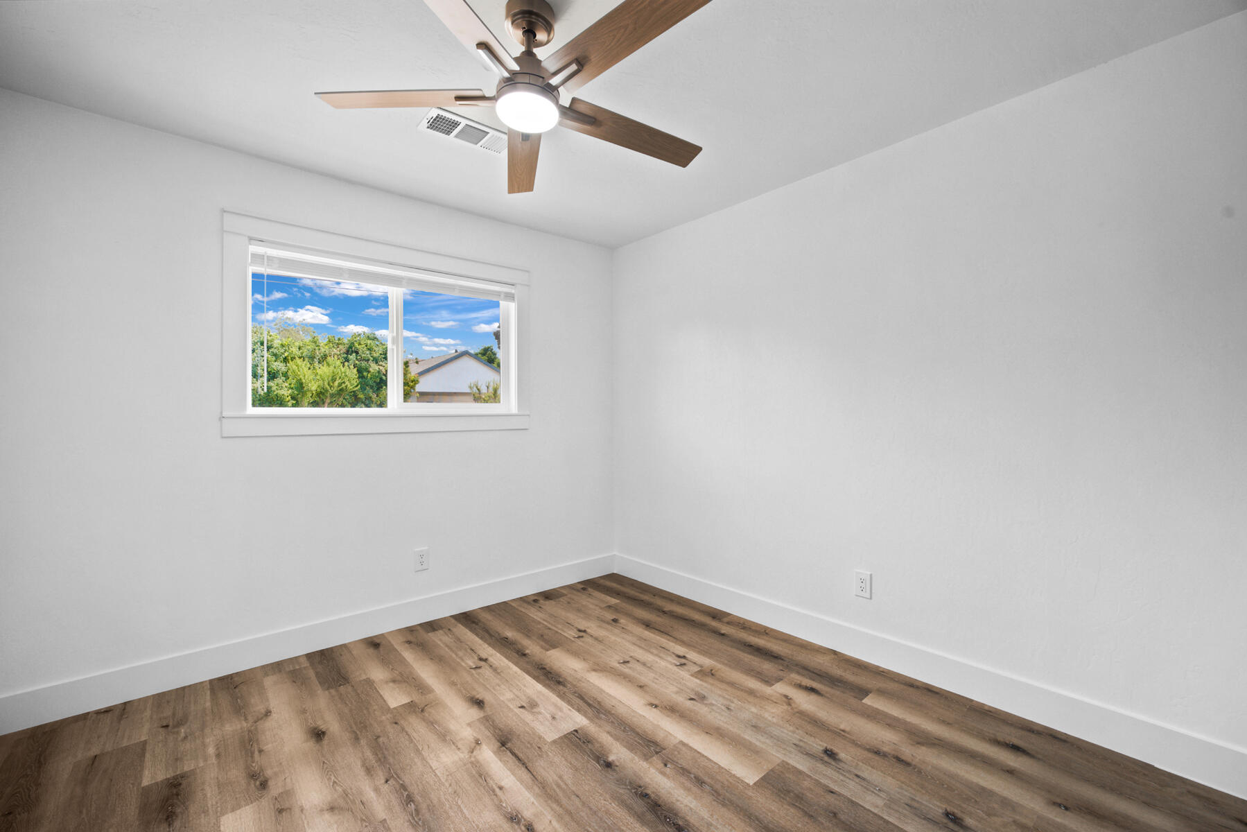 2546 S Woodland, Visalia, CA 93277