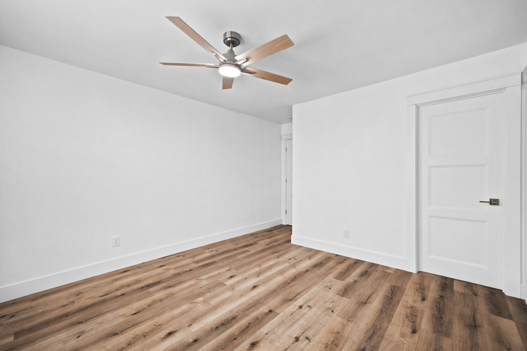 2546 S Woodland, Visalia, CA 93277