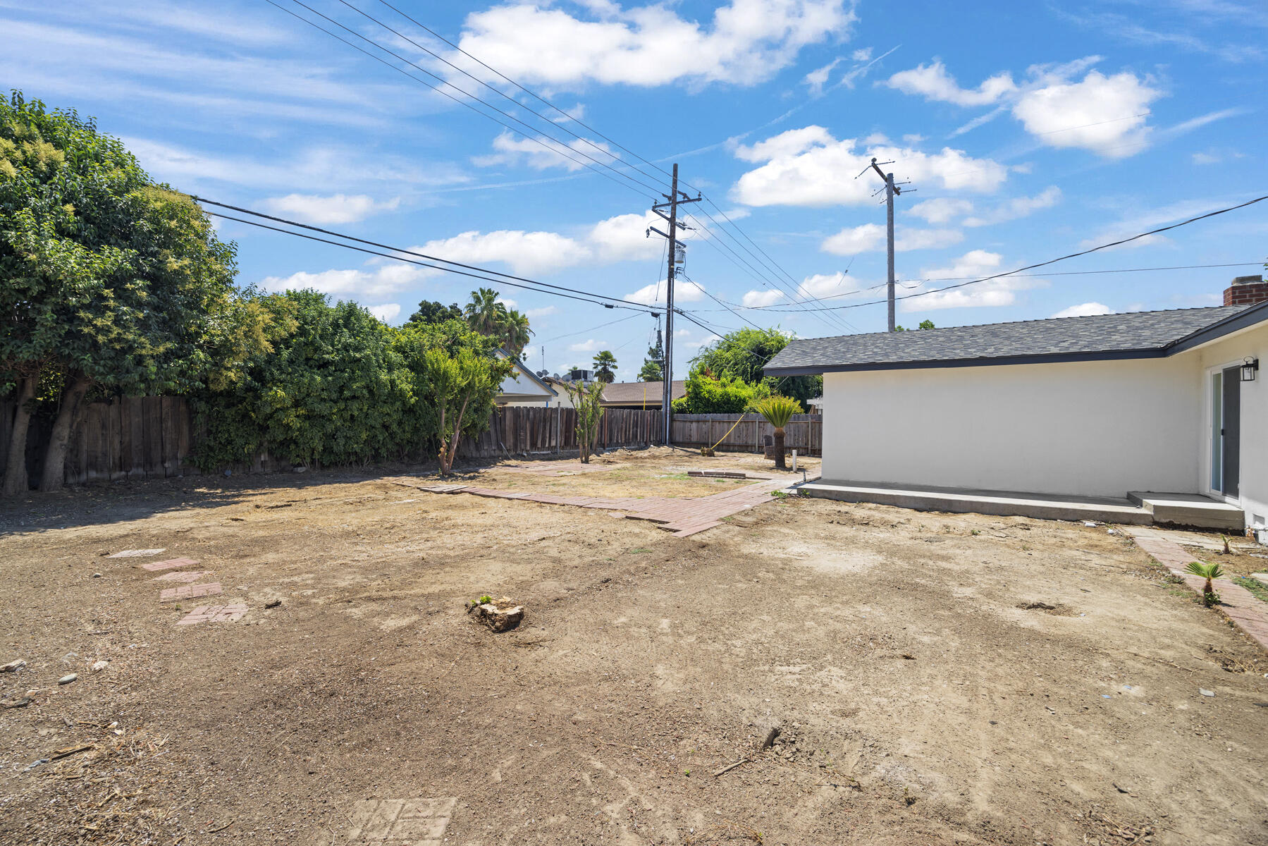 2546 S Woodland, Visalia, CA 93277