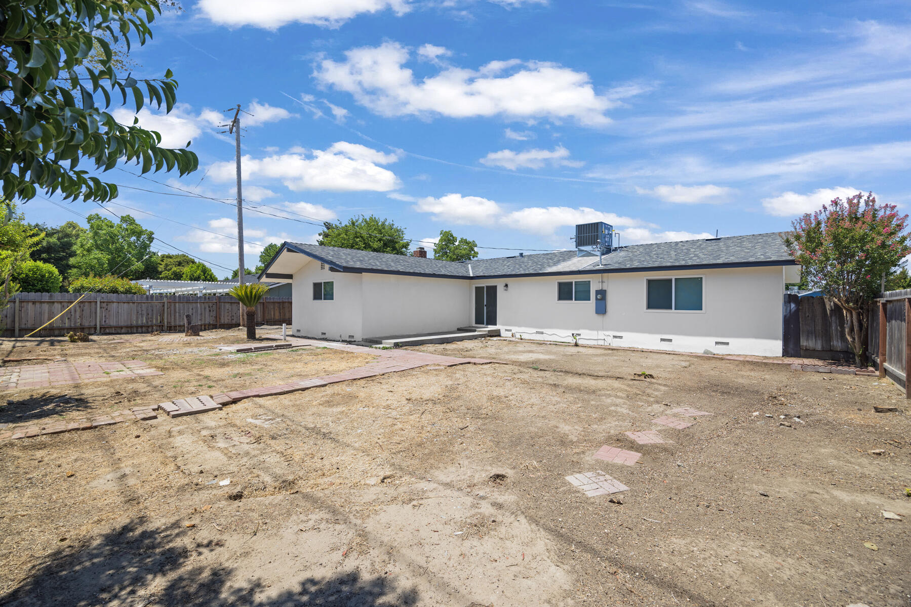 2546 S Woodland, Visalia, CA 93277