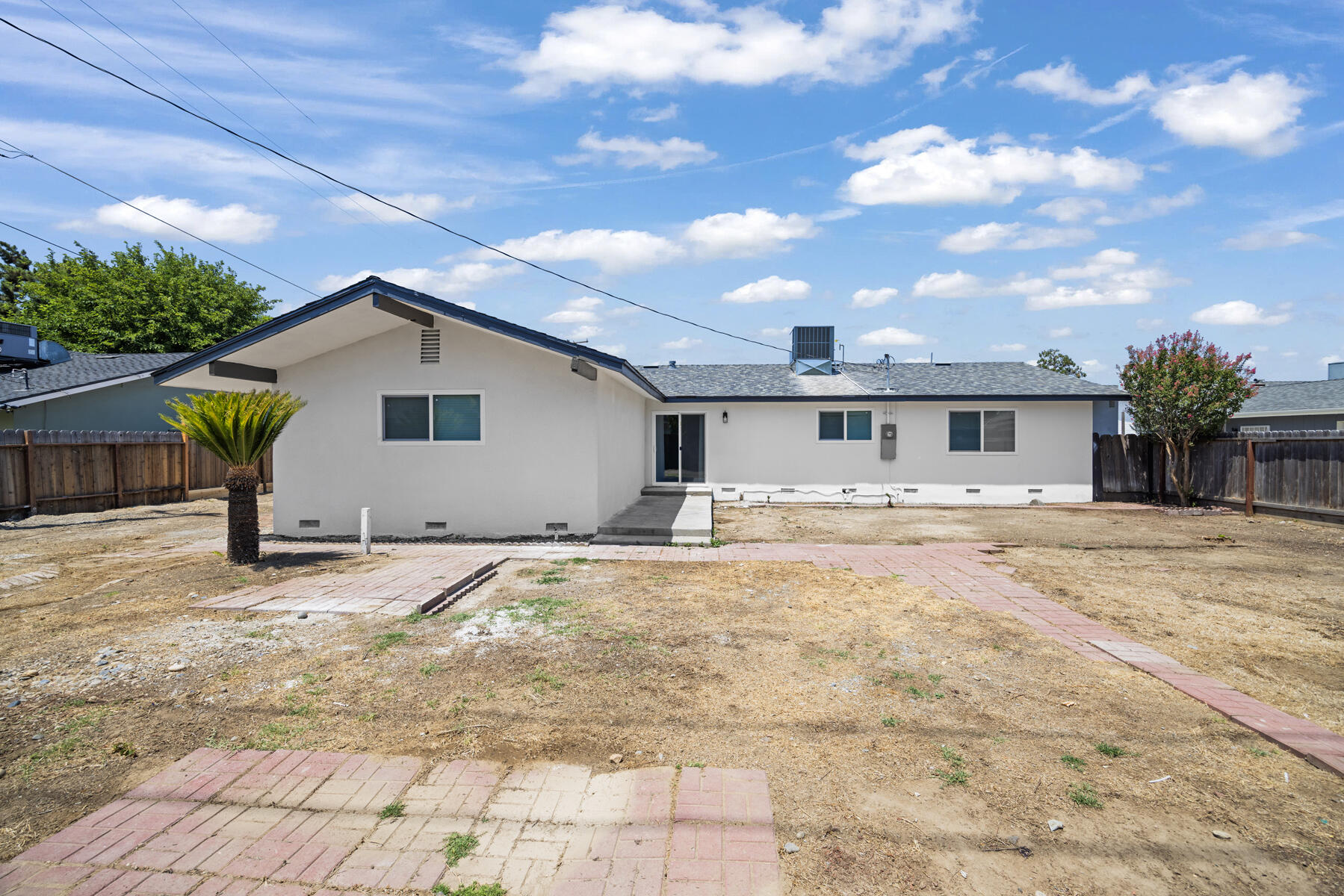 2546 S Woodland, Visalia, CA 93277