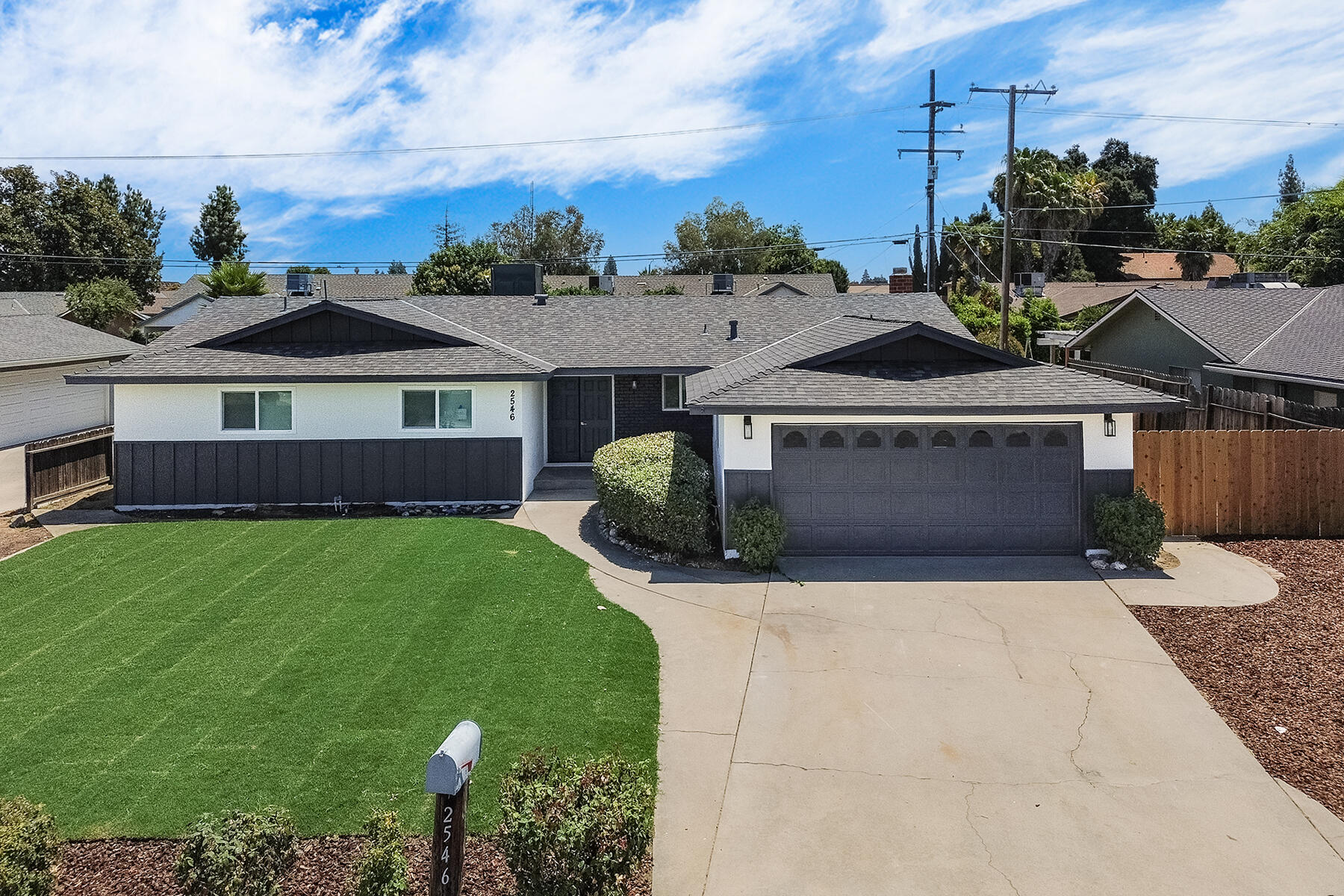 2546 S Woodland, Visalia, CA 93277