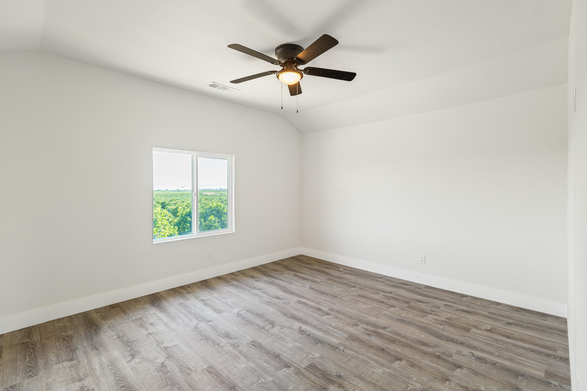 1511 S Crestview St, Porterville, CA 93257