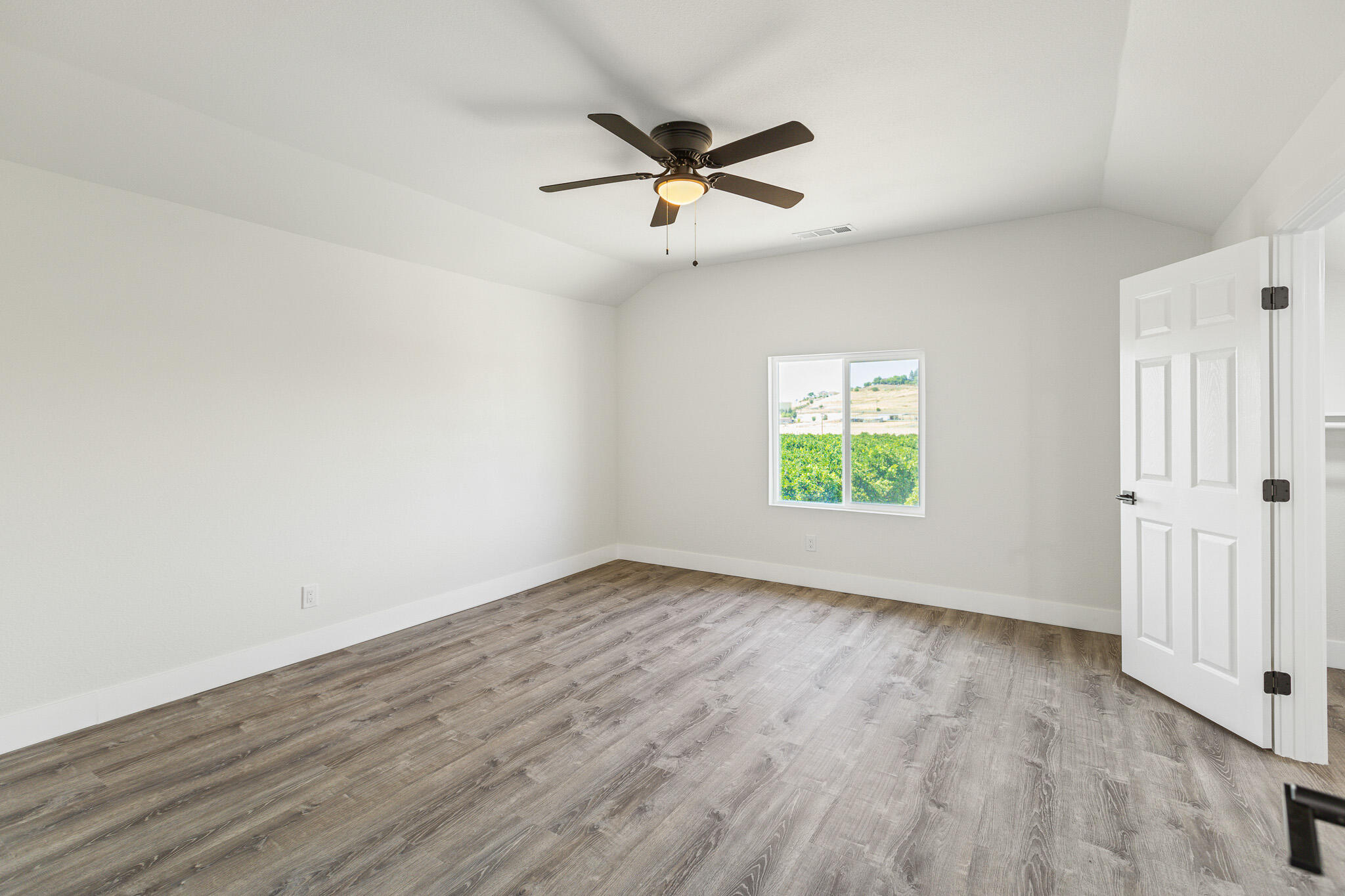 1511 S Crestview St, Porterville, CA 93257