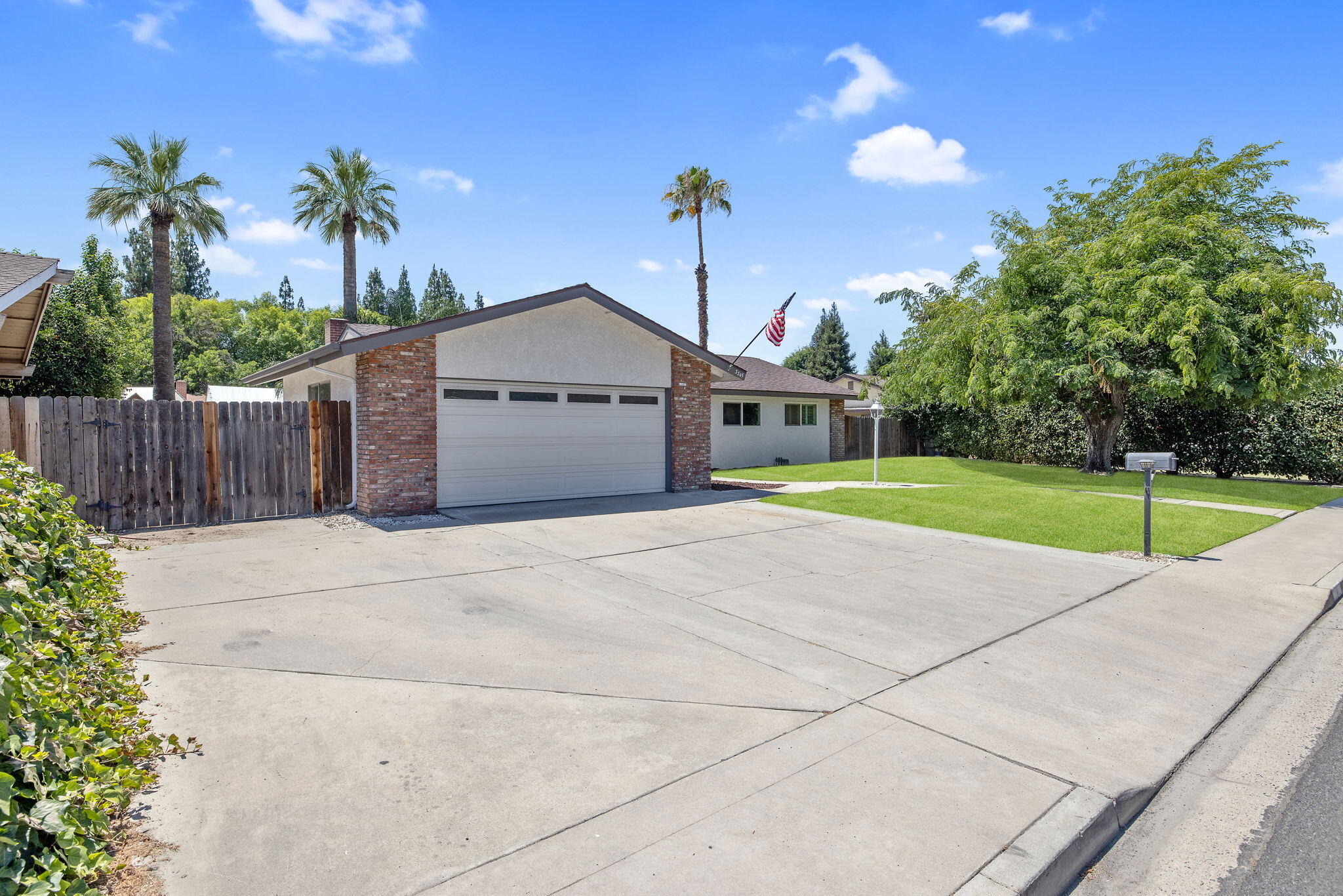 3345 W Mill Creek Dr, Visalia, CA 93291