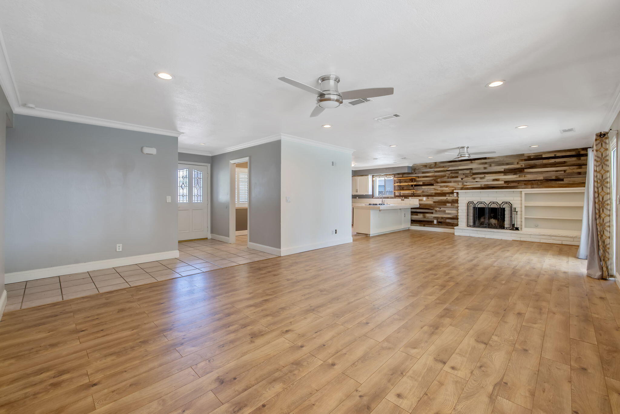 3345 W Mill Creek Dr, Visalia, CA 93291