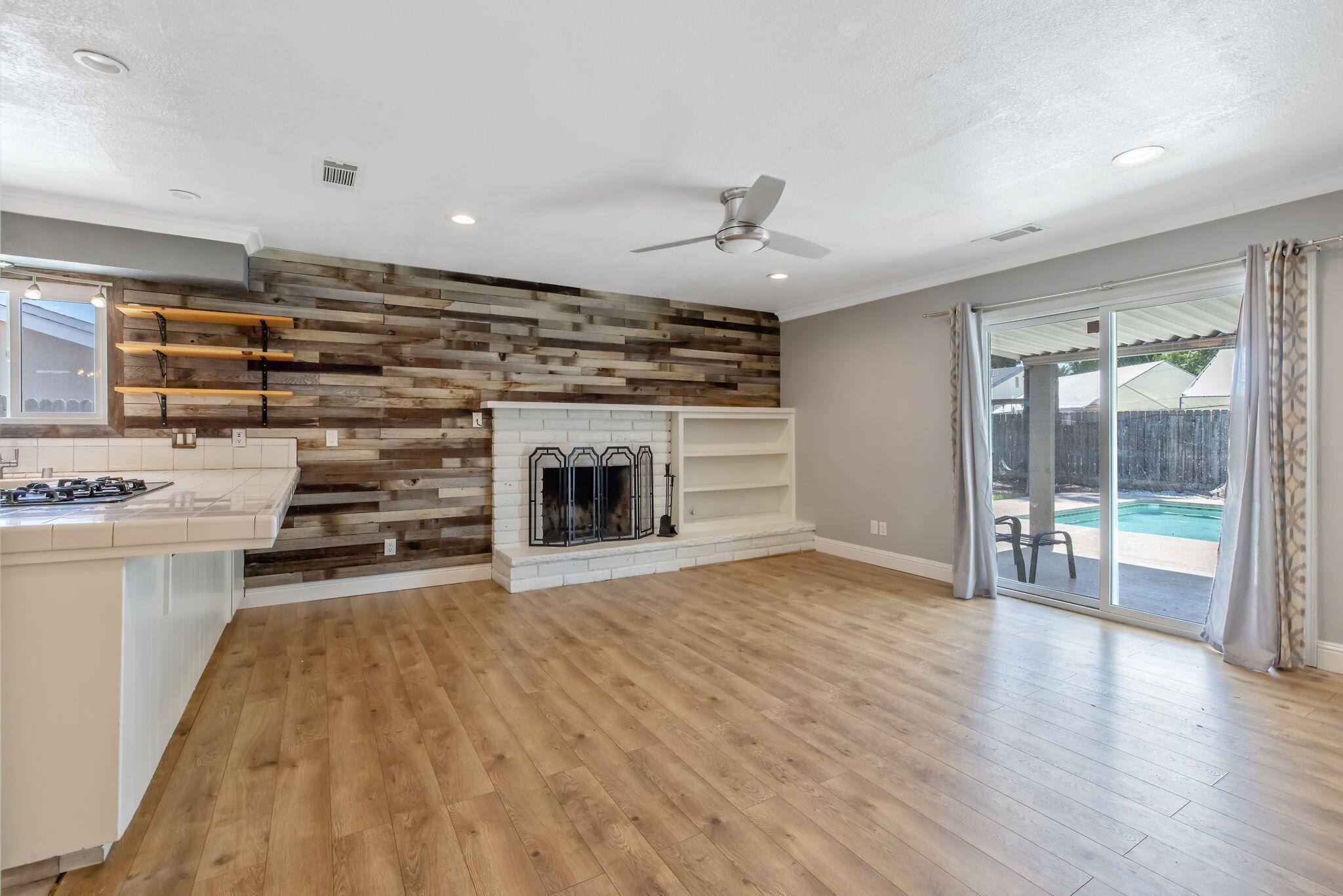 3345 W Mill Creek Dr, Visalia, CA 93291