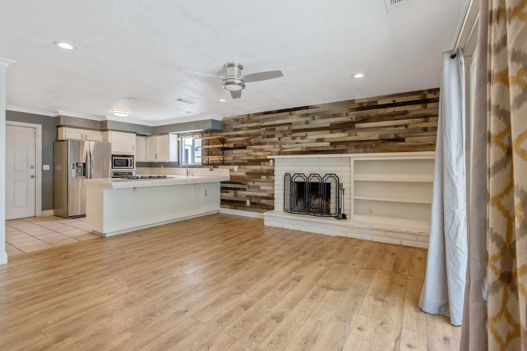 3345 W Mill Creek Dr, Visalia, CA 93291