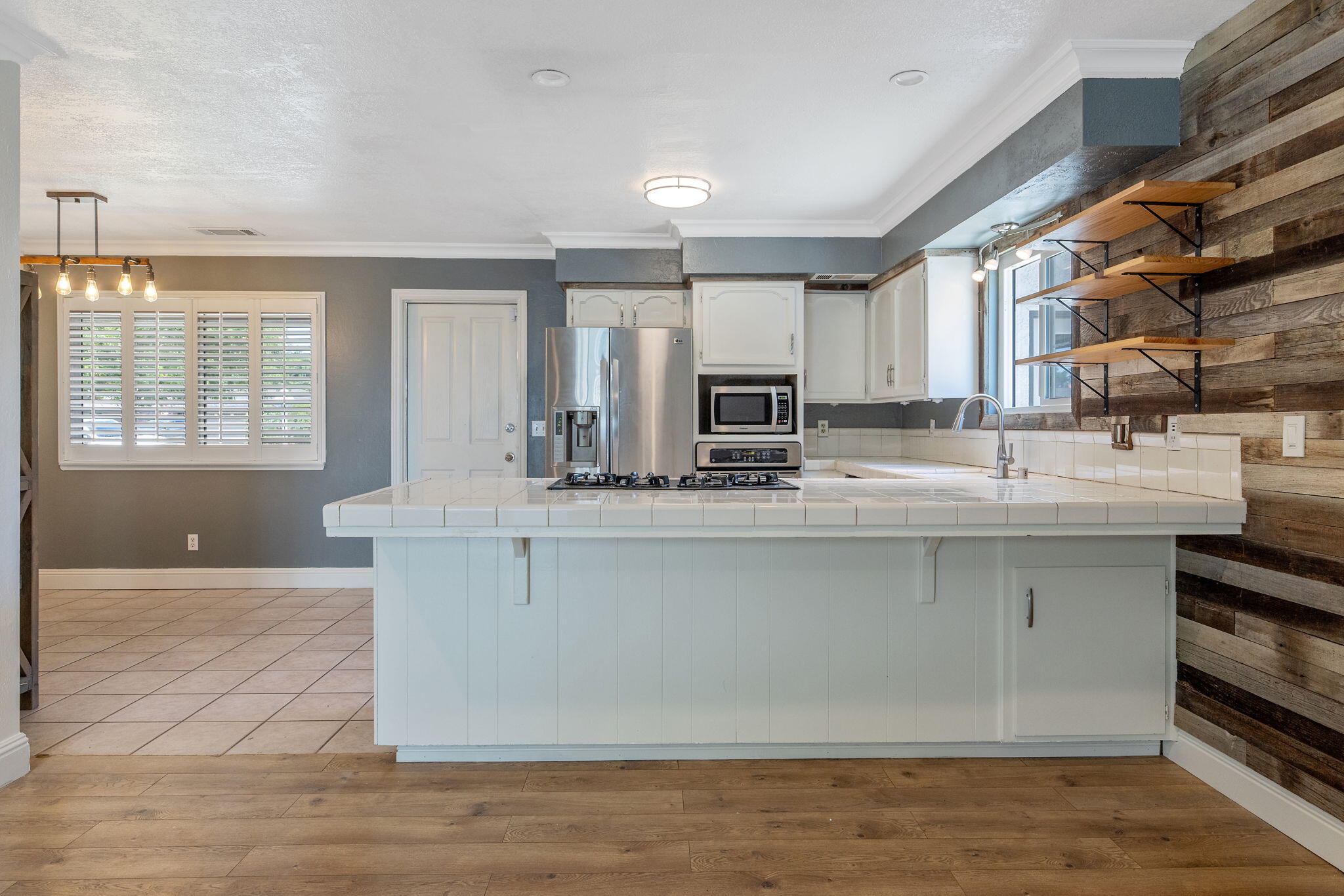 3345 W Mill Creek Dr, Visalia, CA 93291