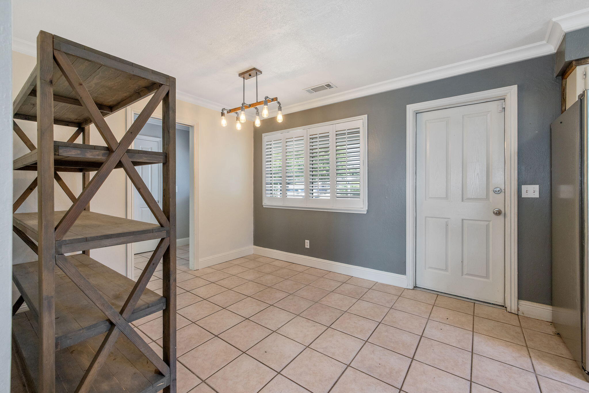 3345 W Mill Creek Dr, Visalia, CA 93291