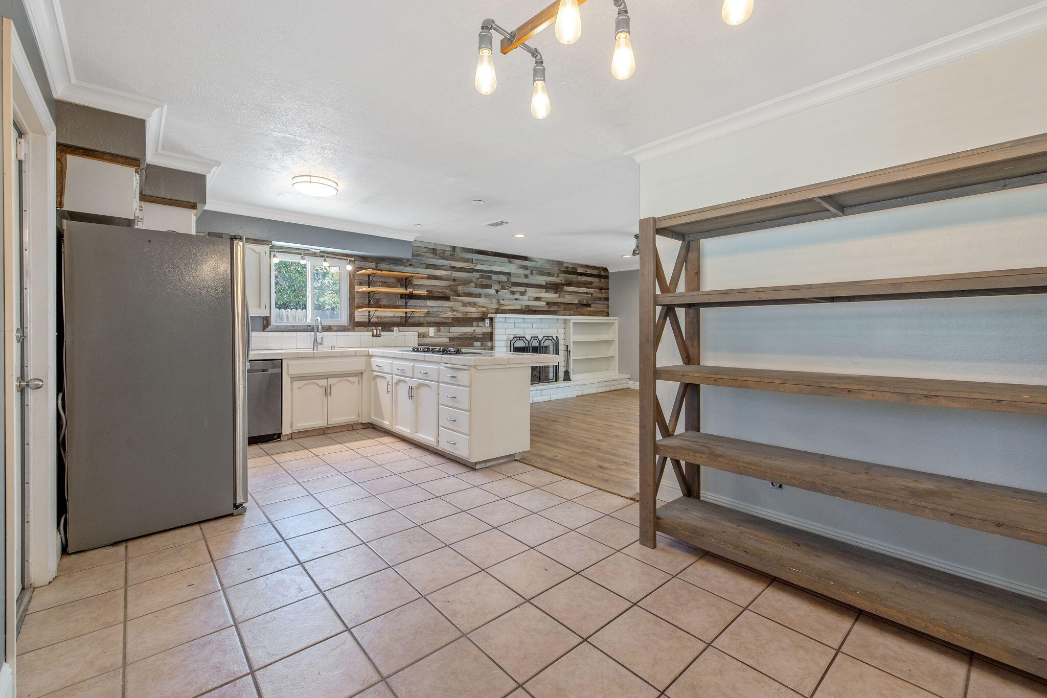 3345 W Mill Creek Dr, Visalia, CA 93291