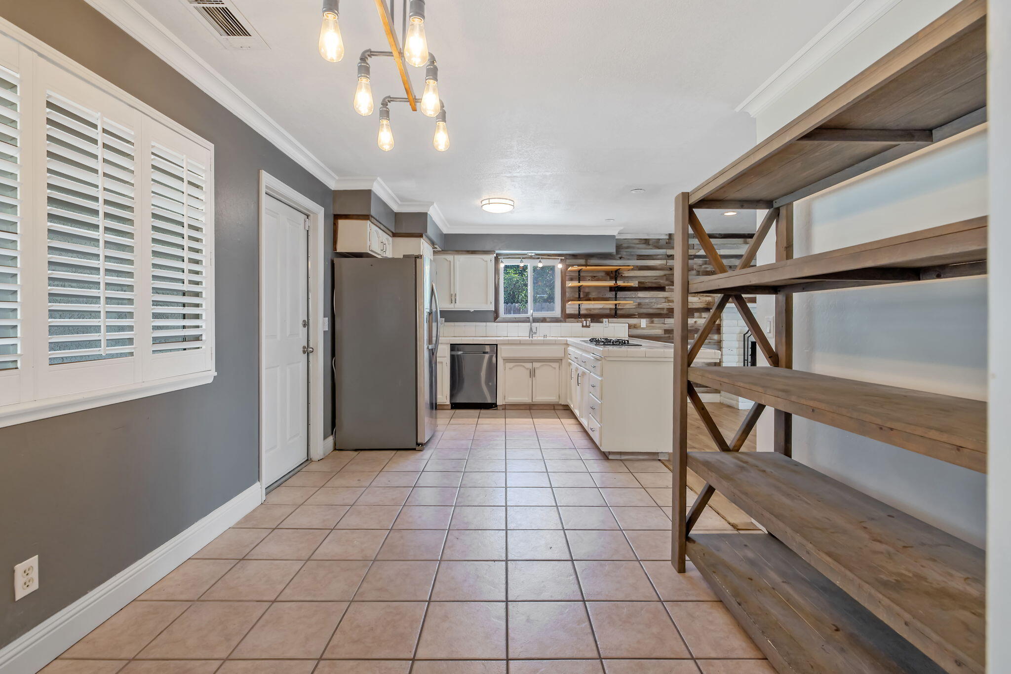 3345 W Mill Creek Dr, Visalia, CA 93291