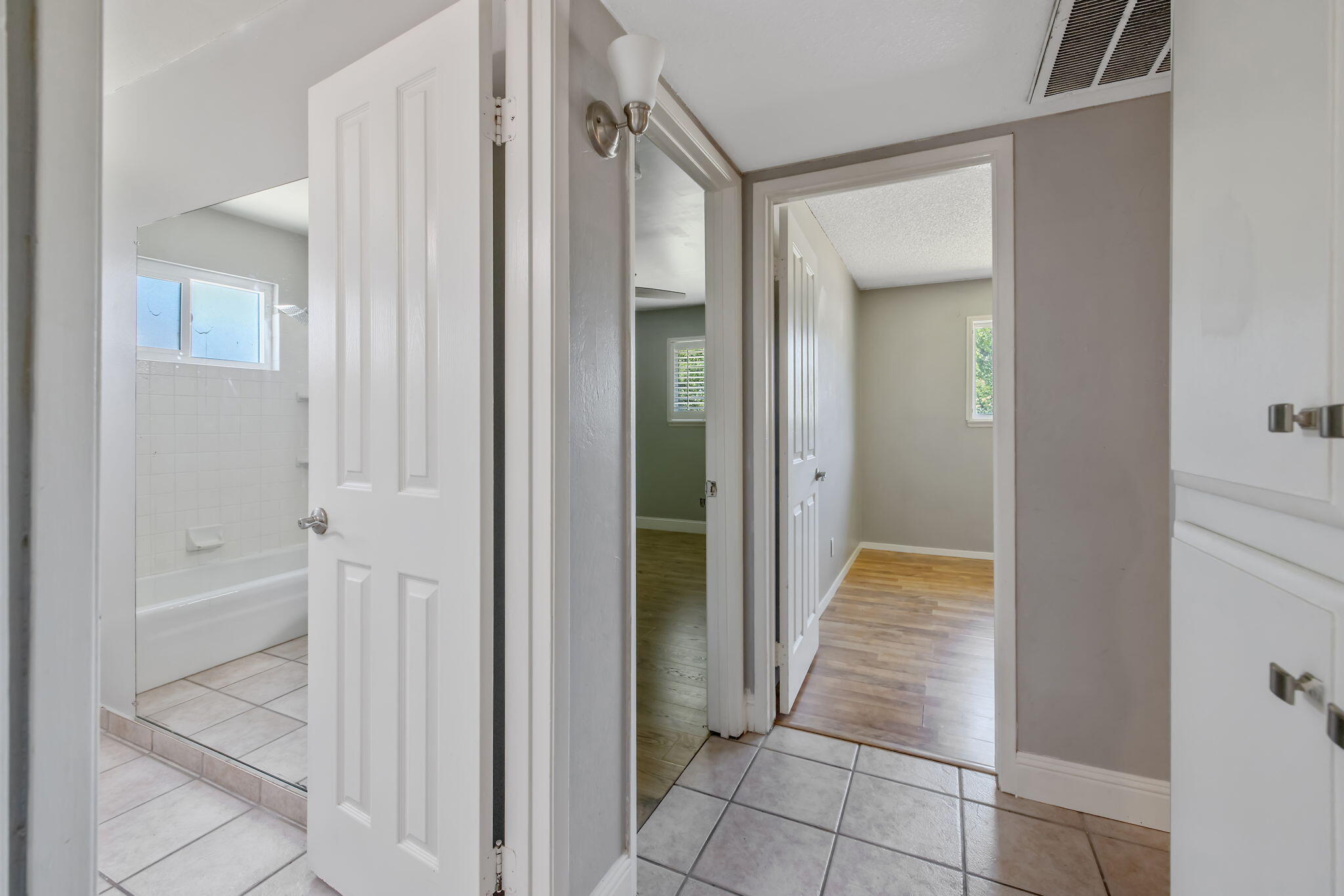 3345 W Mill Creek Dr, Visalia, CA 93291