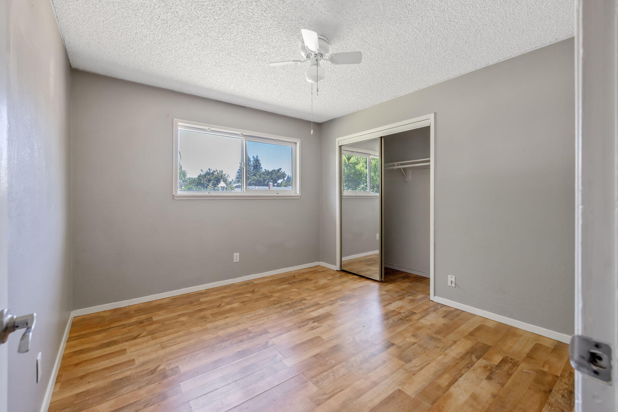 3345 W Mill Creek Dr, Visalia, CA 93291
