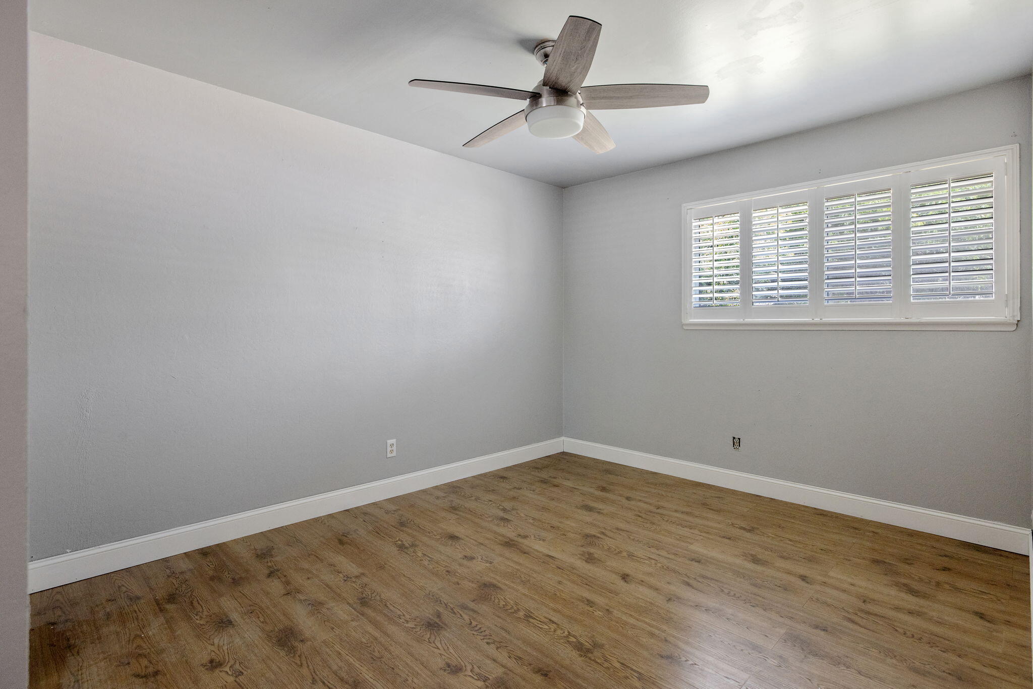 3345 W Mill Creek Dr, Visalia, CA 93291