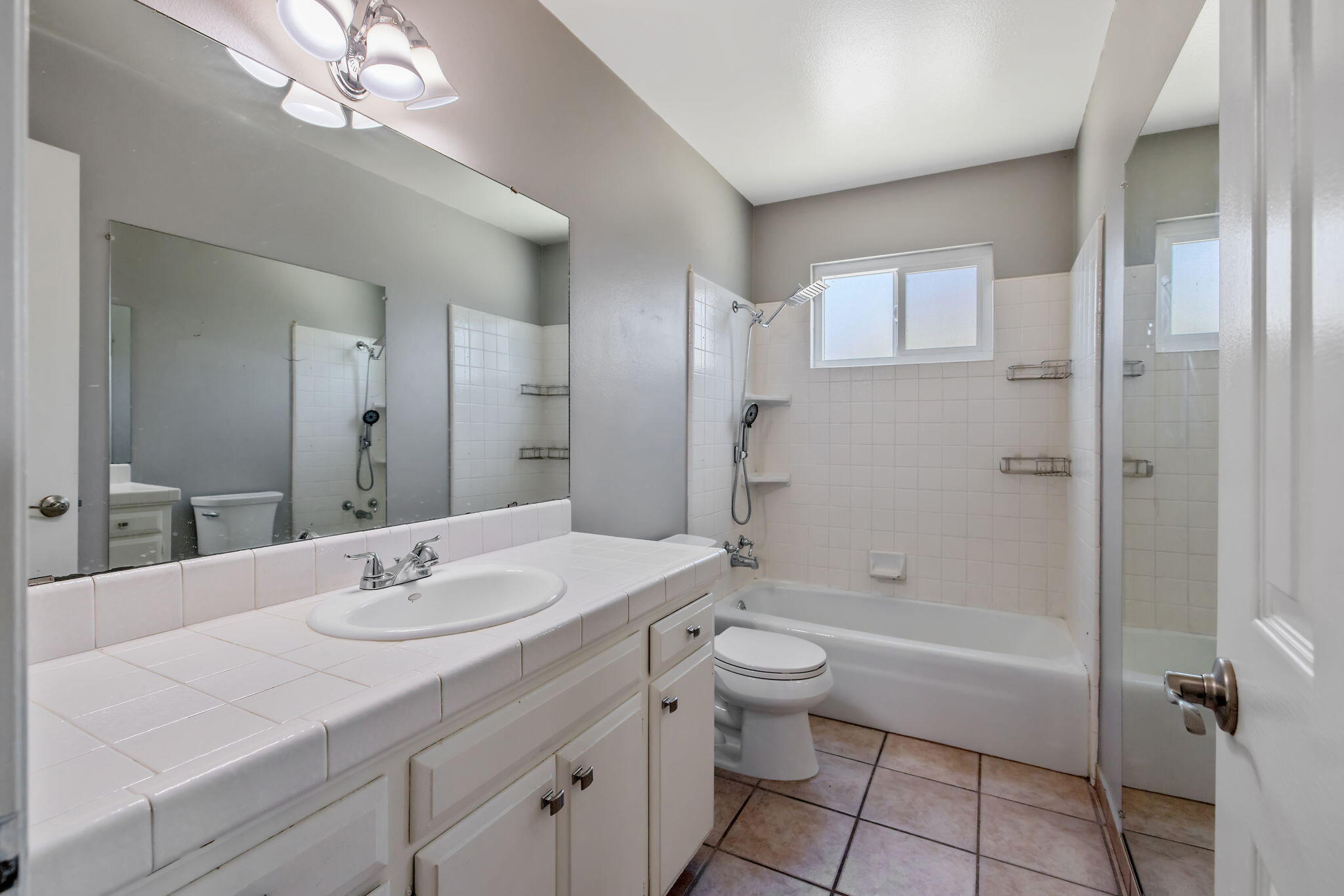 3345 W Mill Creek Dr, Visalia, CA 93291