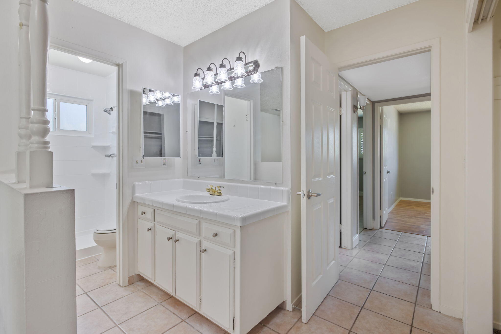 3345 W Mill Creek Dr, Visalia, CA 93291