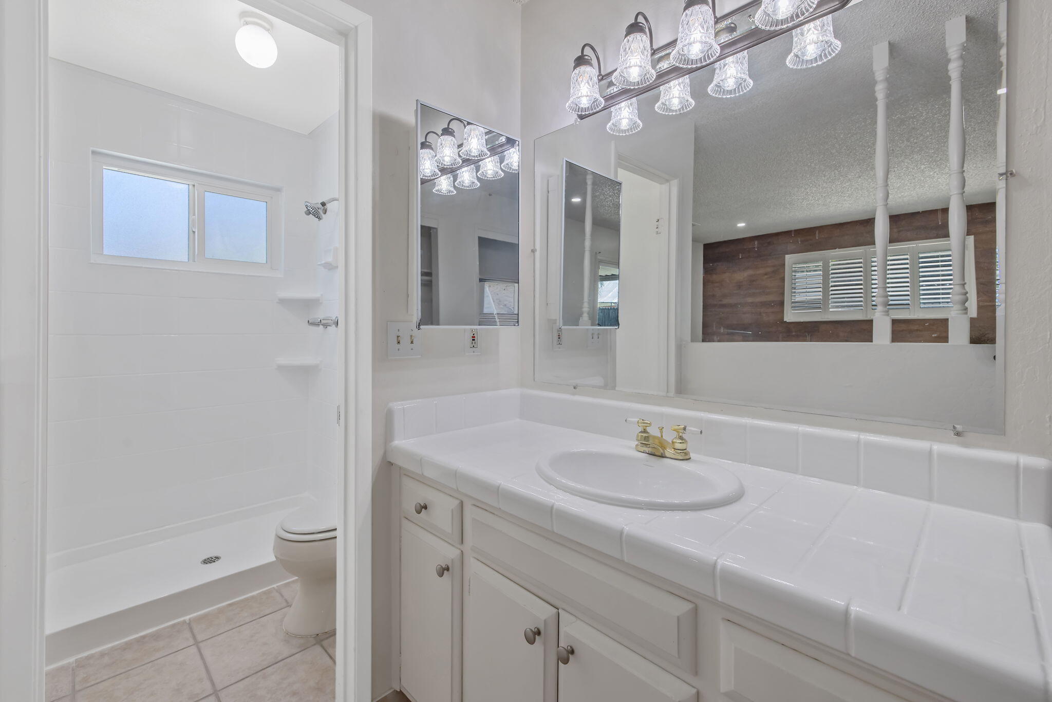 3345 W Mill Creek Dr, Visalia, CA 93291