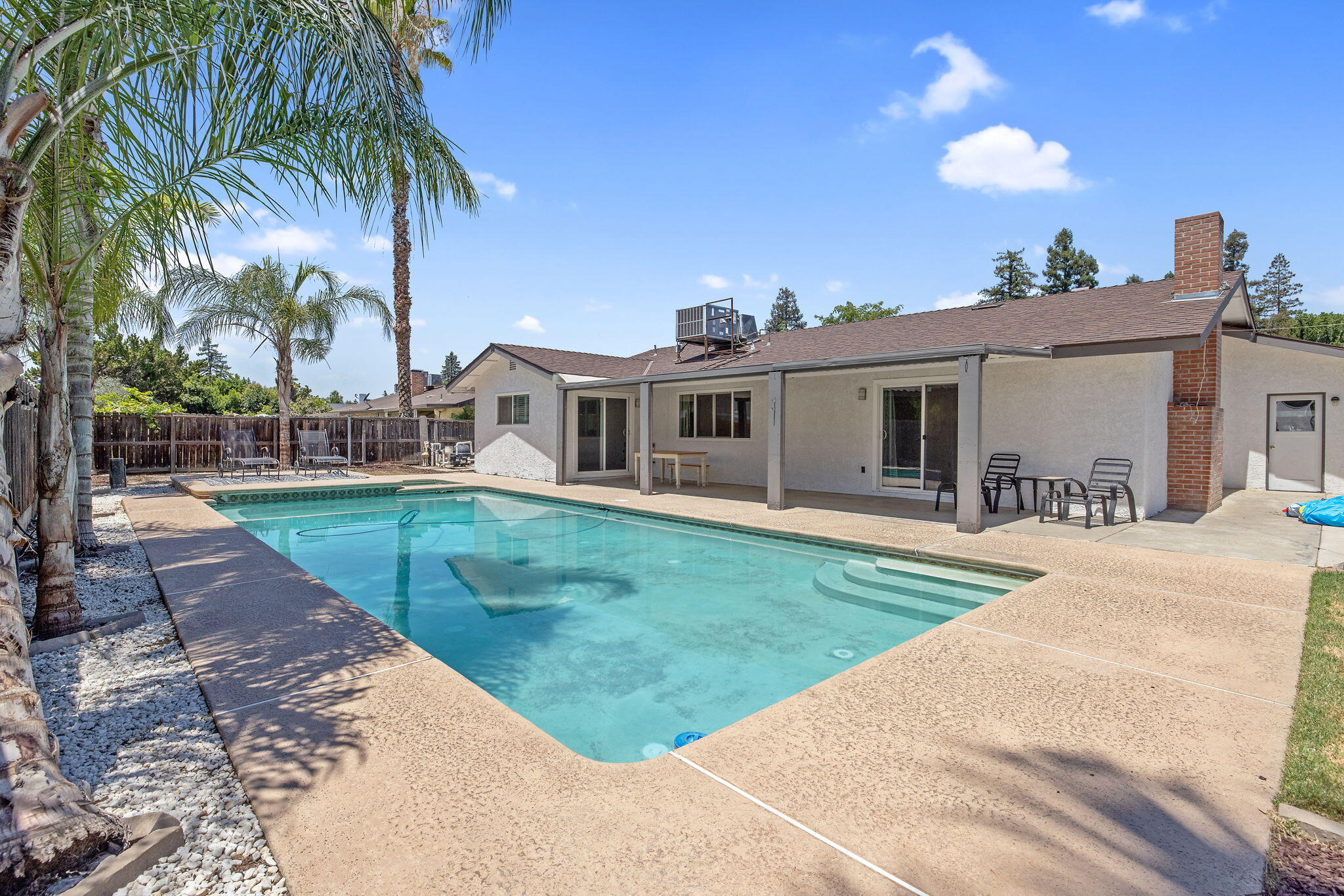 3345 W Mill Creek Dr, Visalia, CA 93291