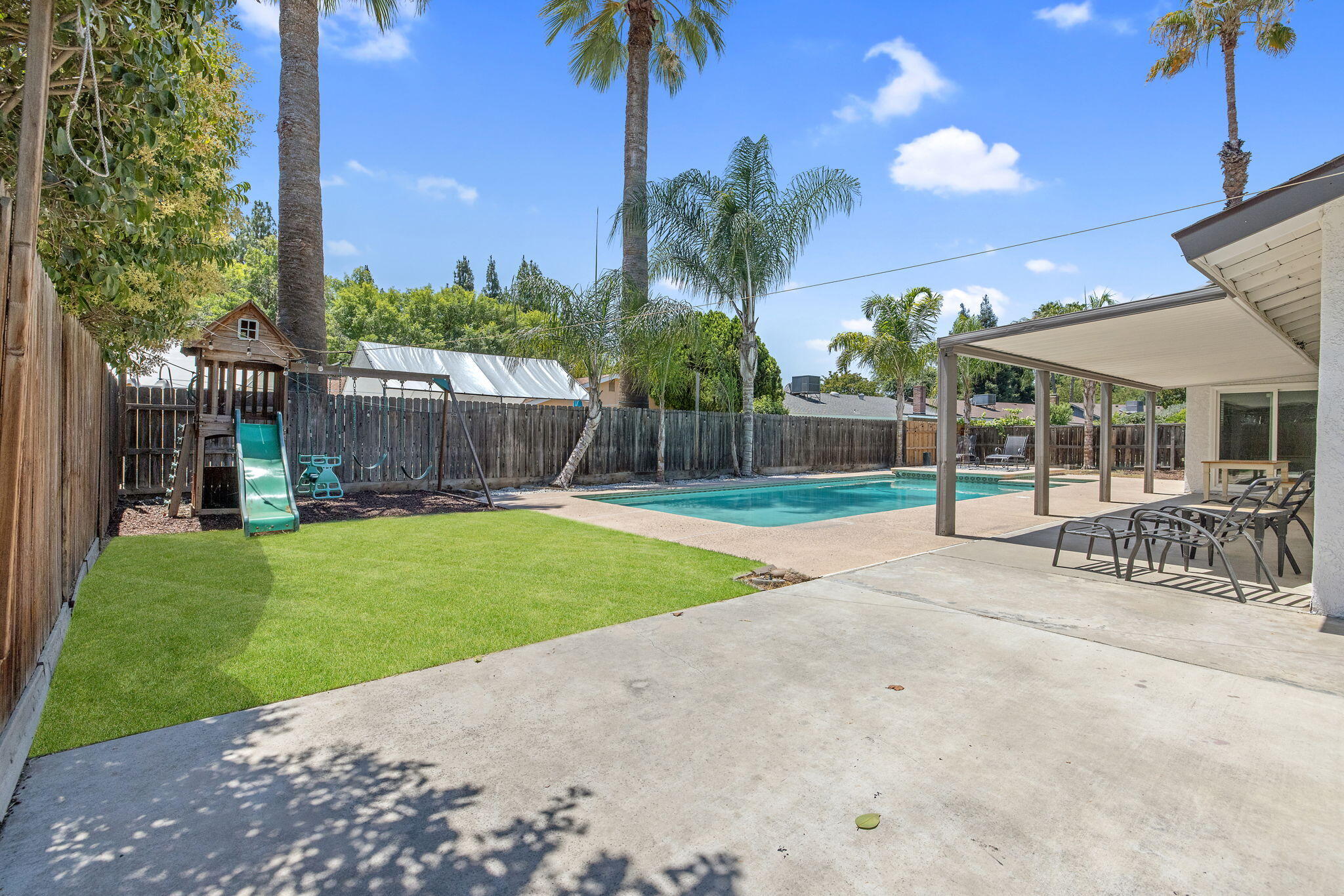 3345 W Mill Creek Dr, Visalia, CA 93291