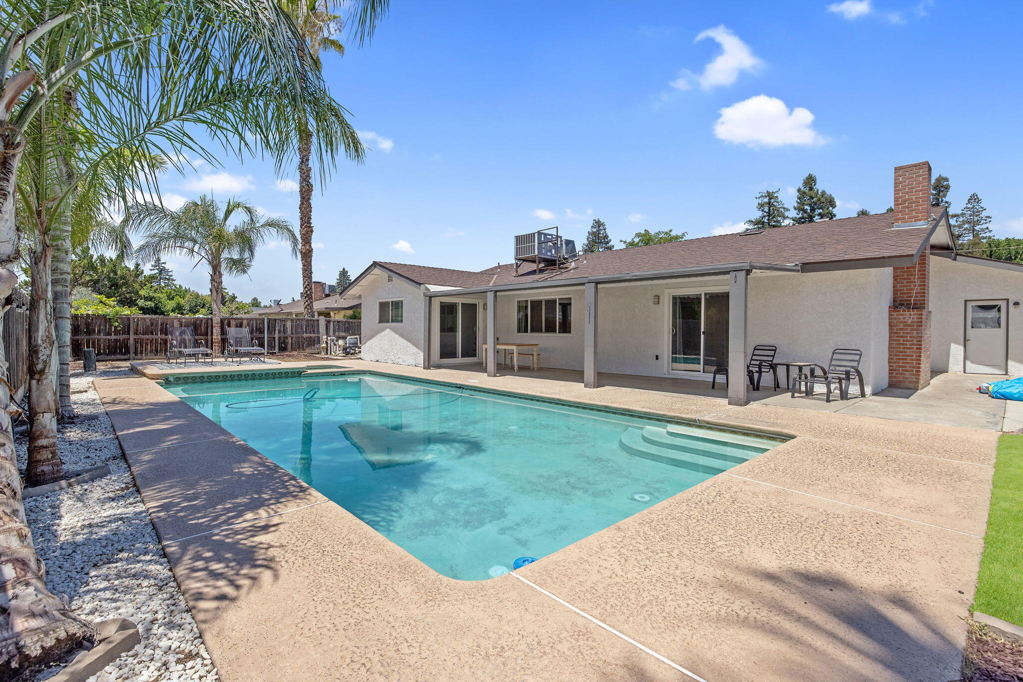 3345 W Mill Creek Dr, Visalia, CA 93291
