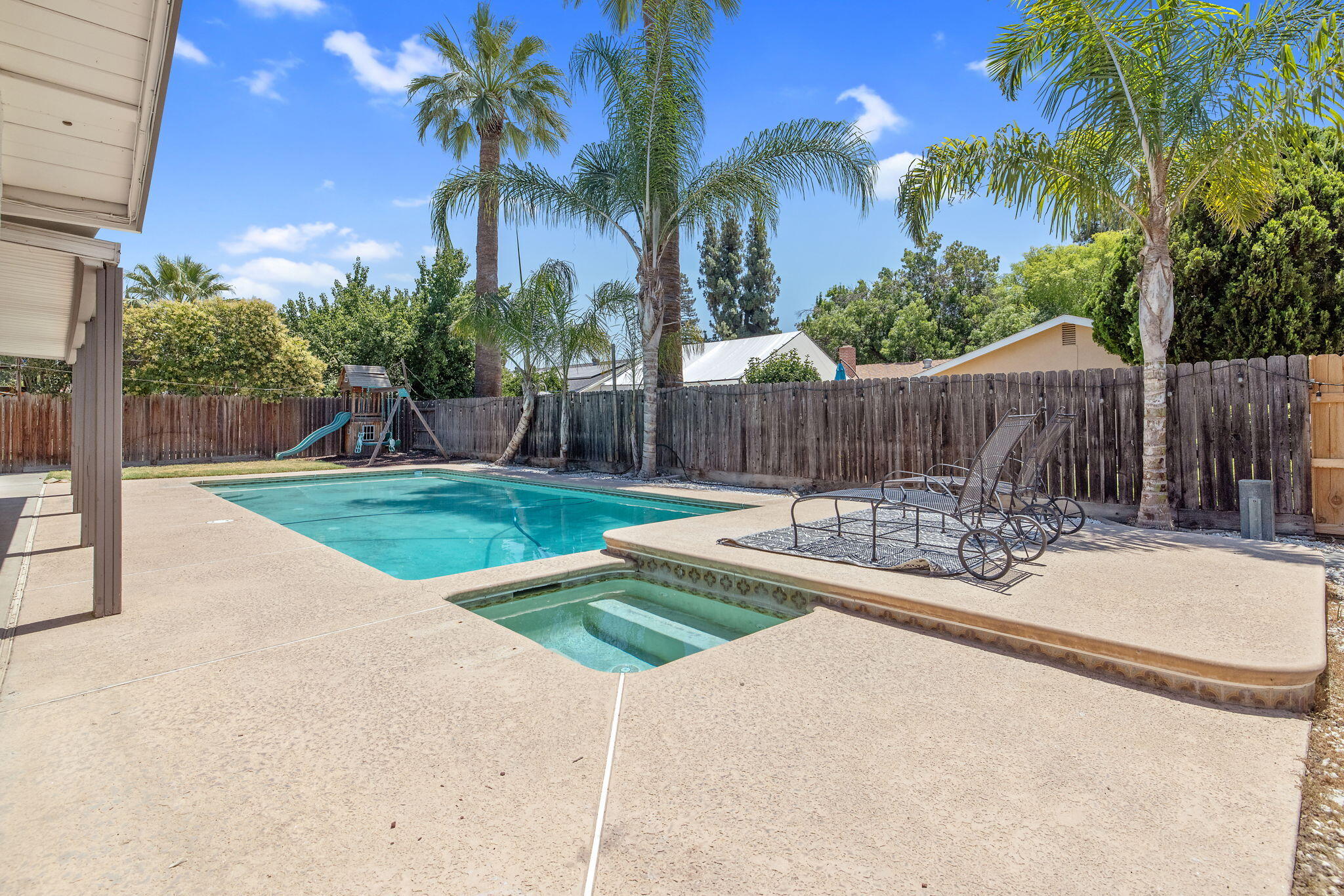 3345 W Mill Creek Dr, Visalia, CA 93291