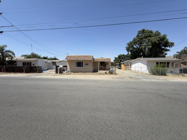 844 E River Ave, Porterville, CA 93257