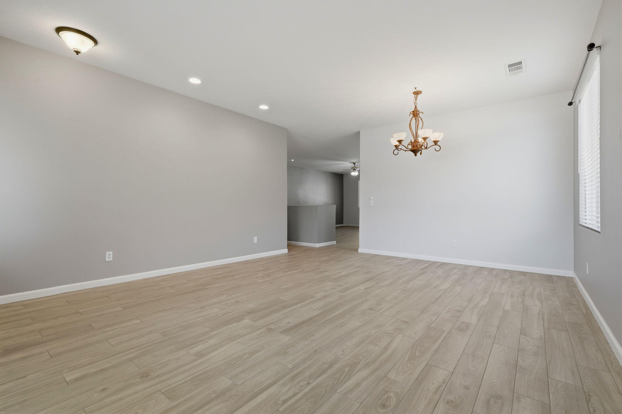 2429 N Oak Grove St, Visalia, CA 93291