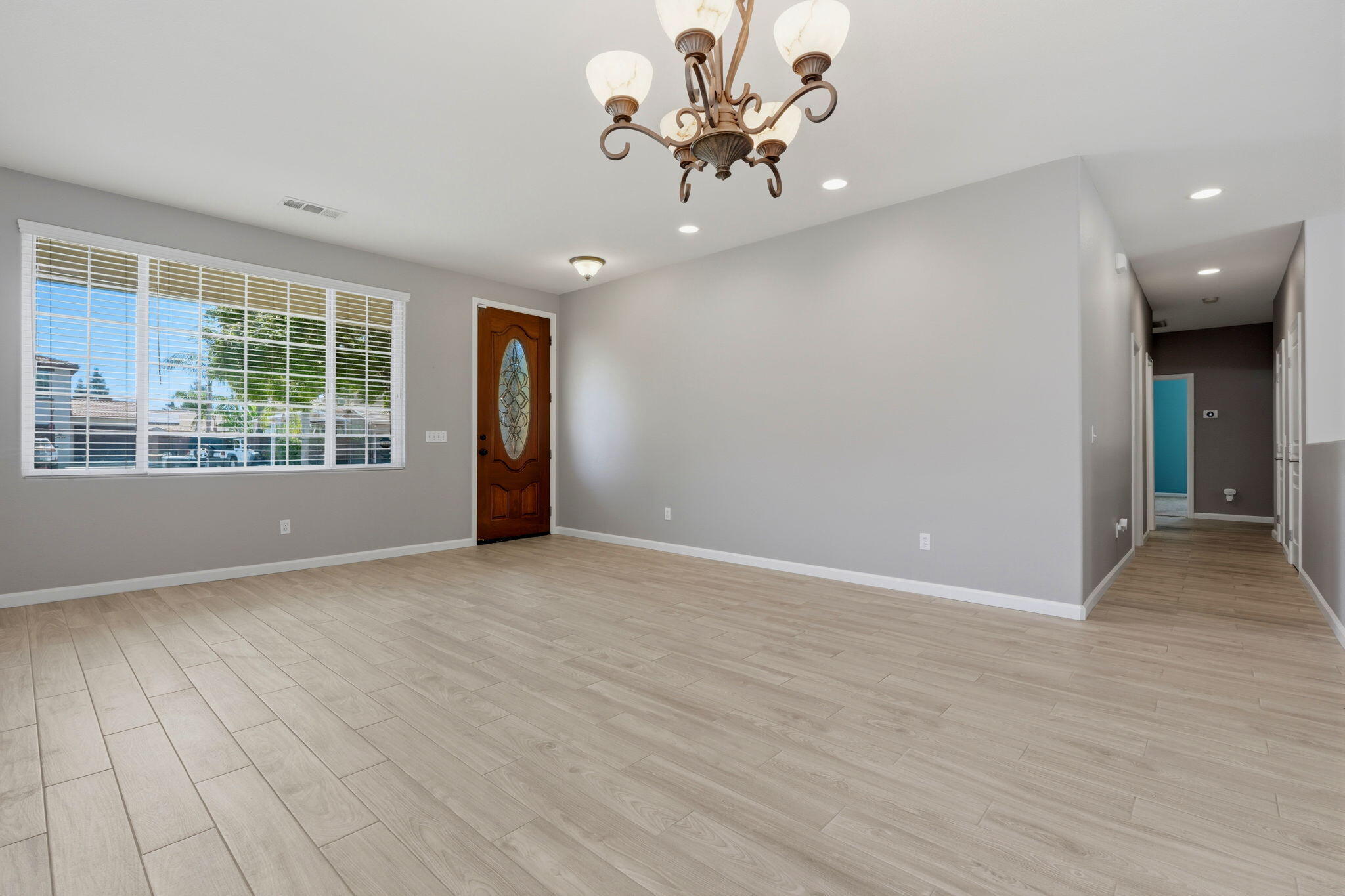 2429 N Oak Grove St, Visalia, CA 93291