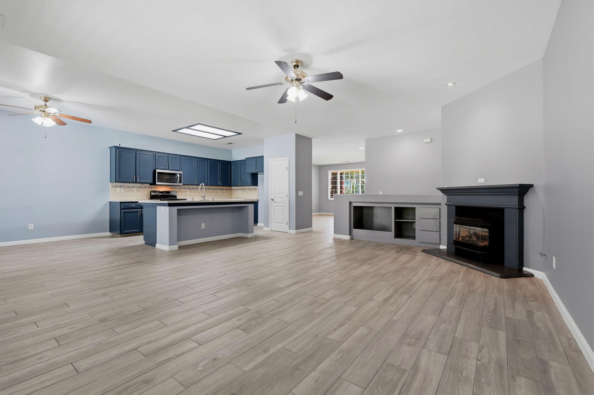2429 N Oak Grove St, Visalia, CA 93291