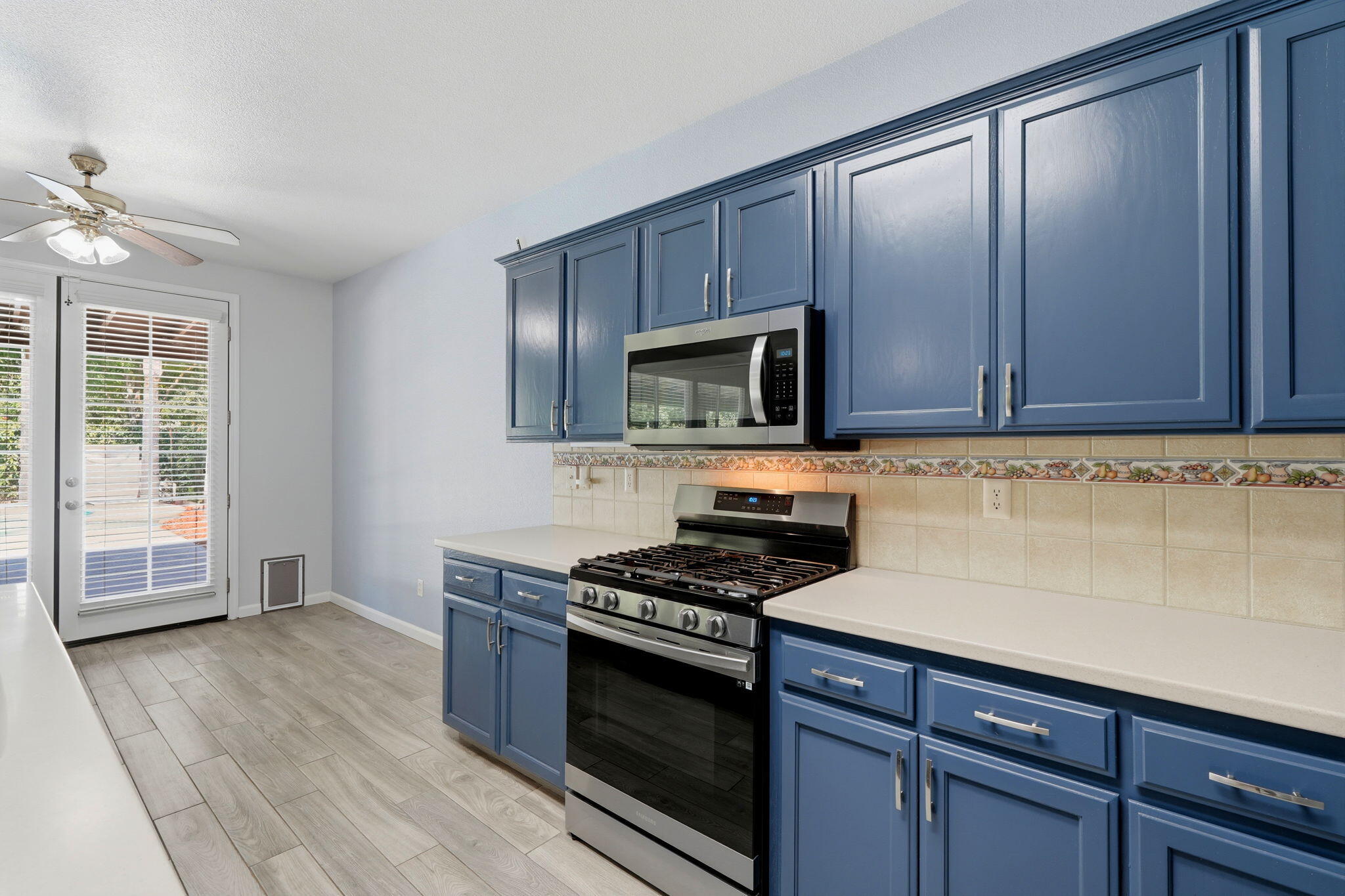 2429 N Oak Grove St, Visalia, CA 93291