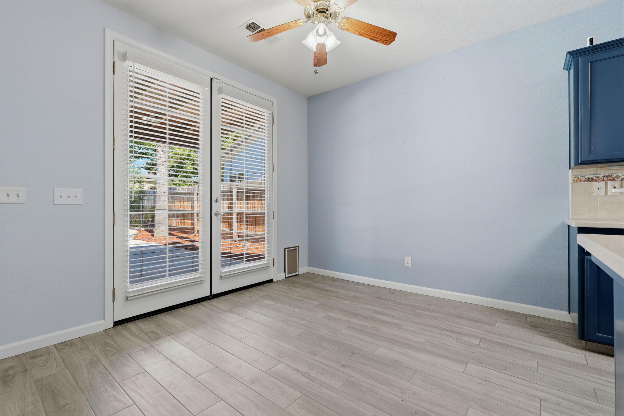 2429 N Oak Grove St, Visalia, CA 93291