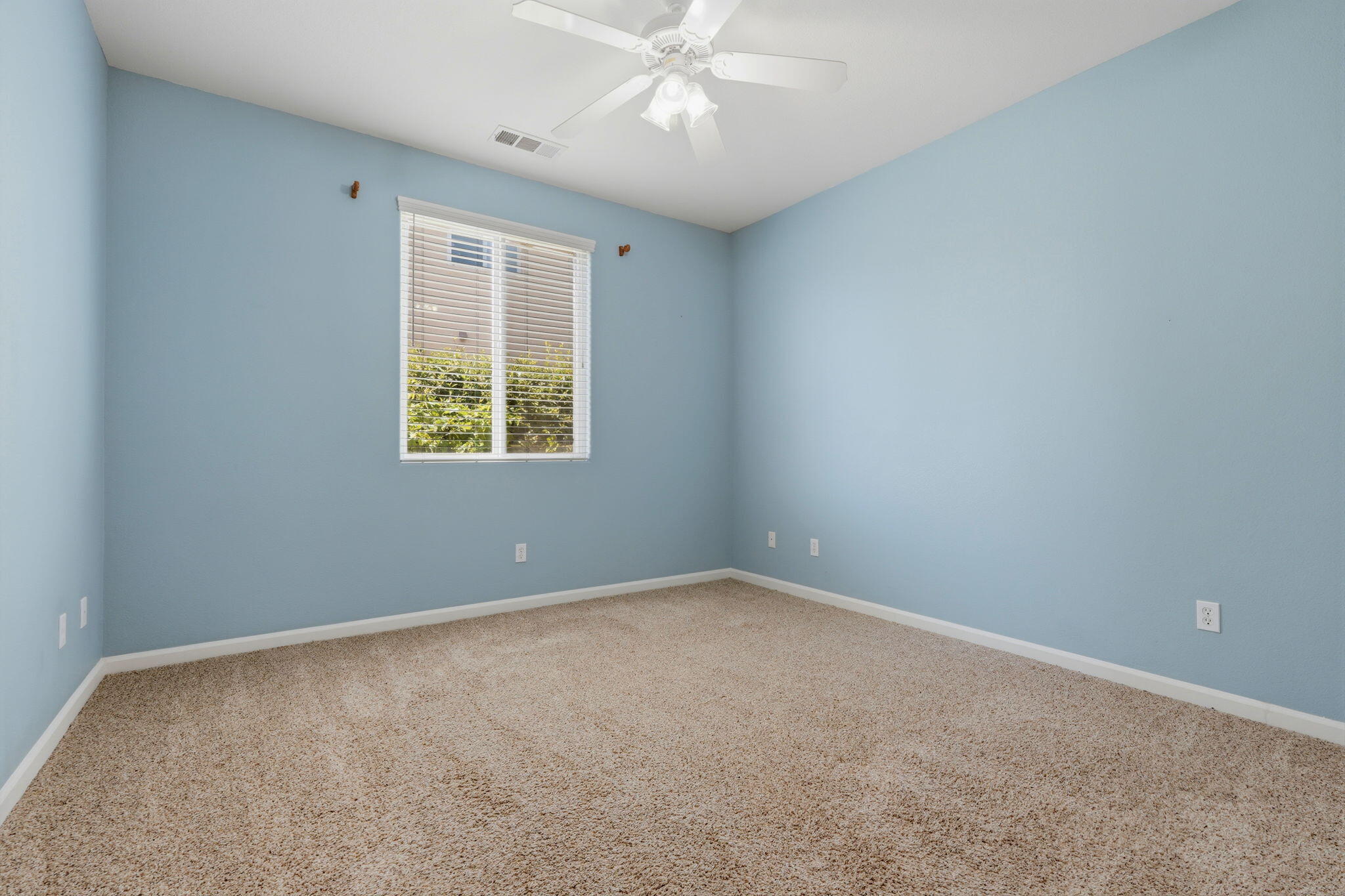 2429 N Oak Grove St, Visalia, CA 93291