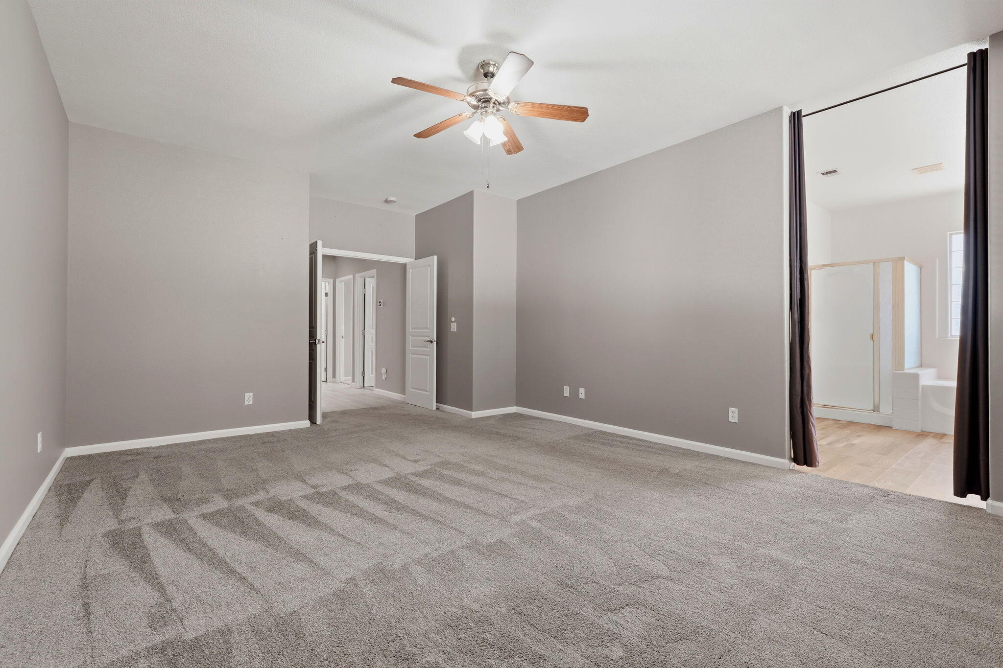 2429 N Oak Grove St, Visalia, CA 93291