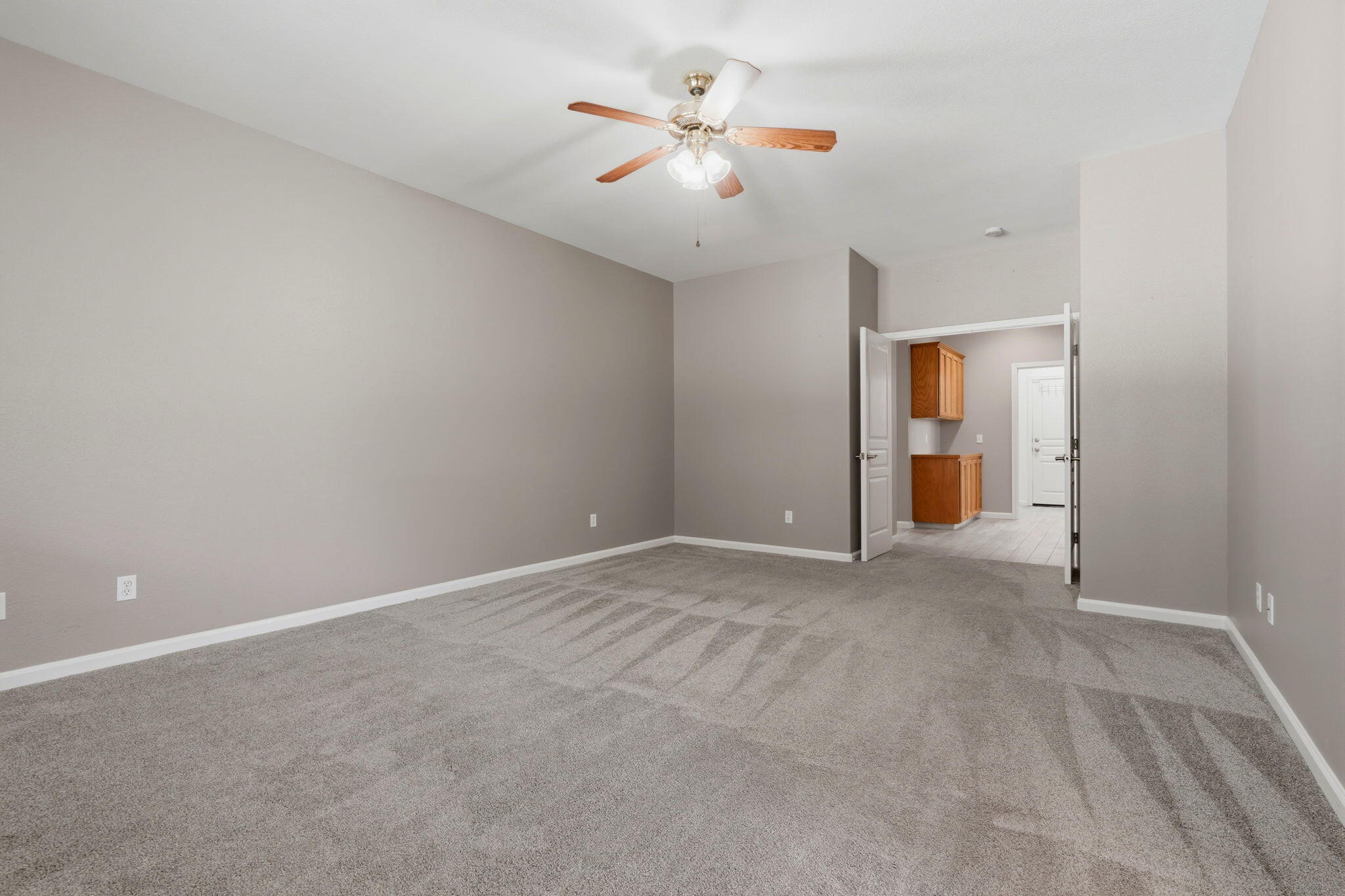 2429 N Oak Grove St, Visalia, CA 93291