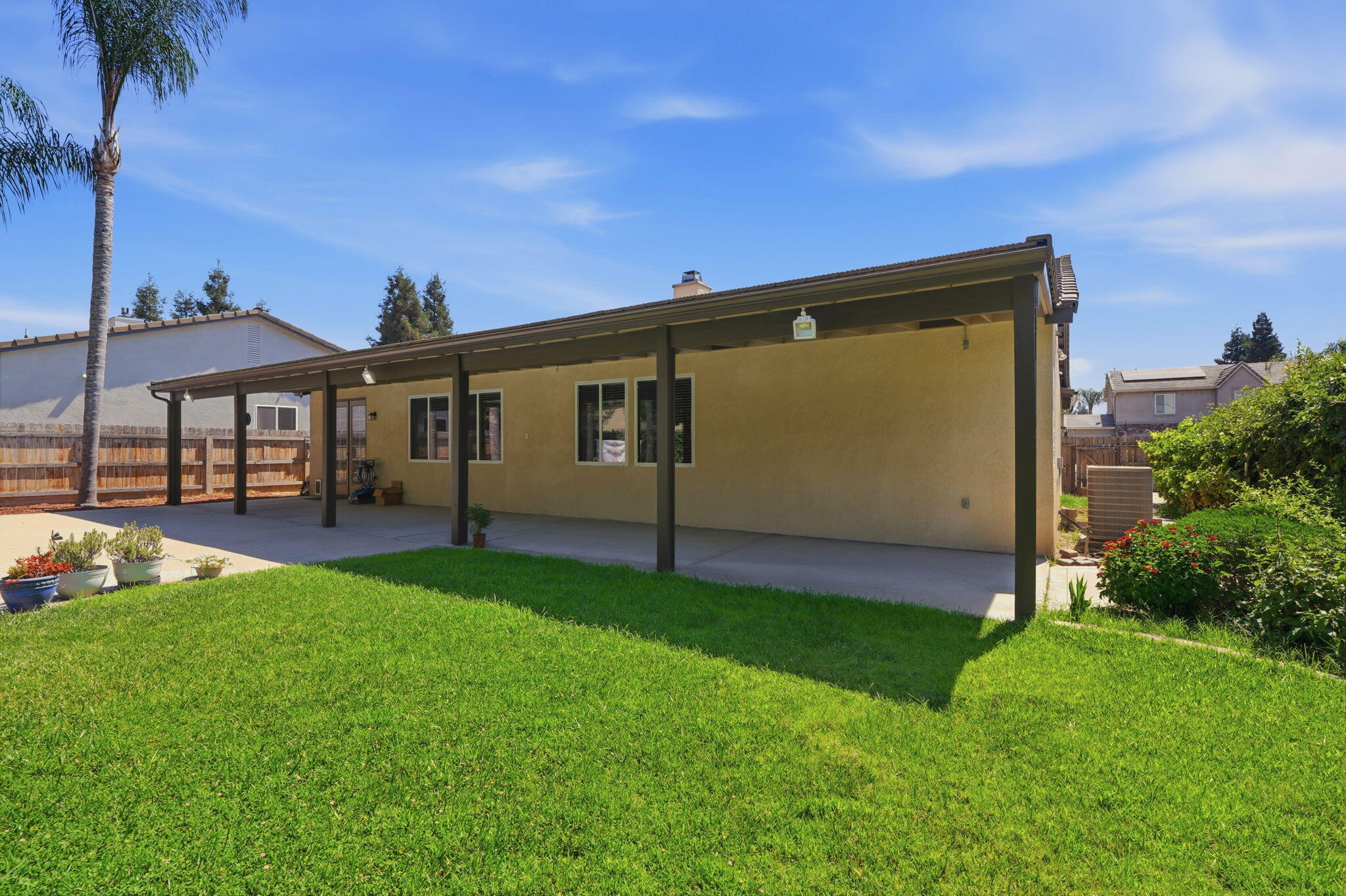 2429 N Oak Grove St, Visalia, CA 93291
