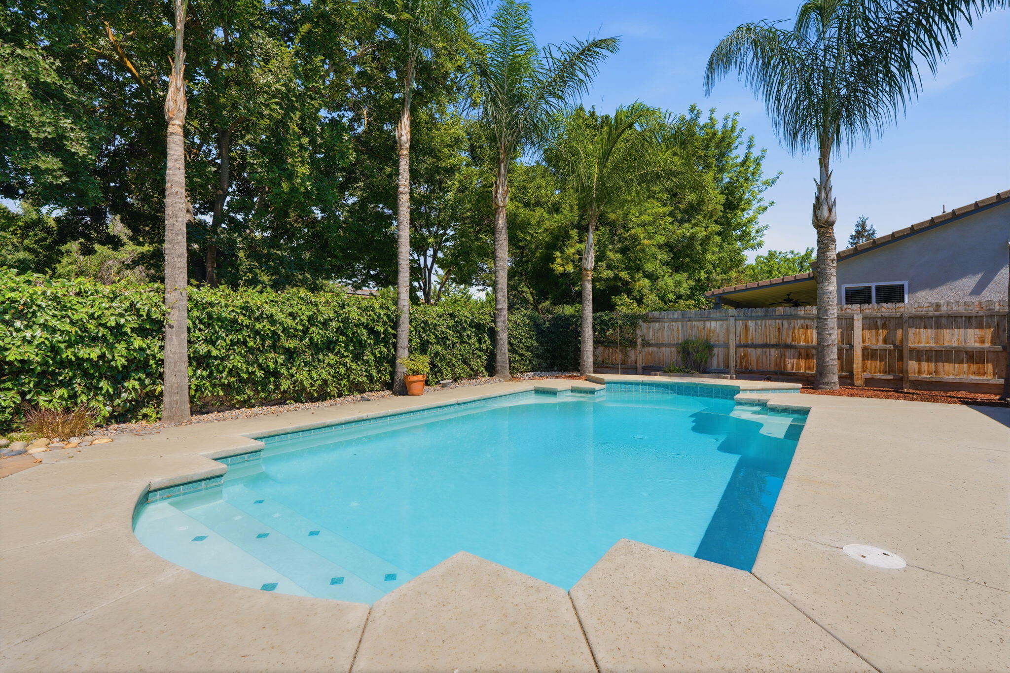 2429 N Oak Grove St, Visalia, CA 93291