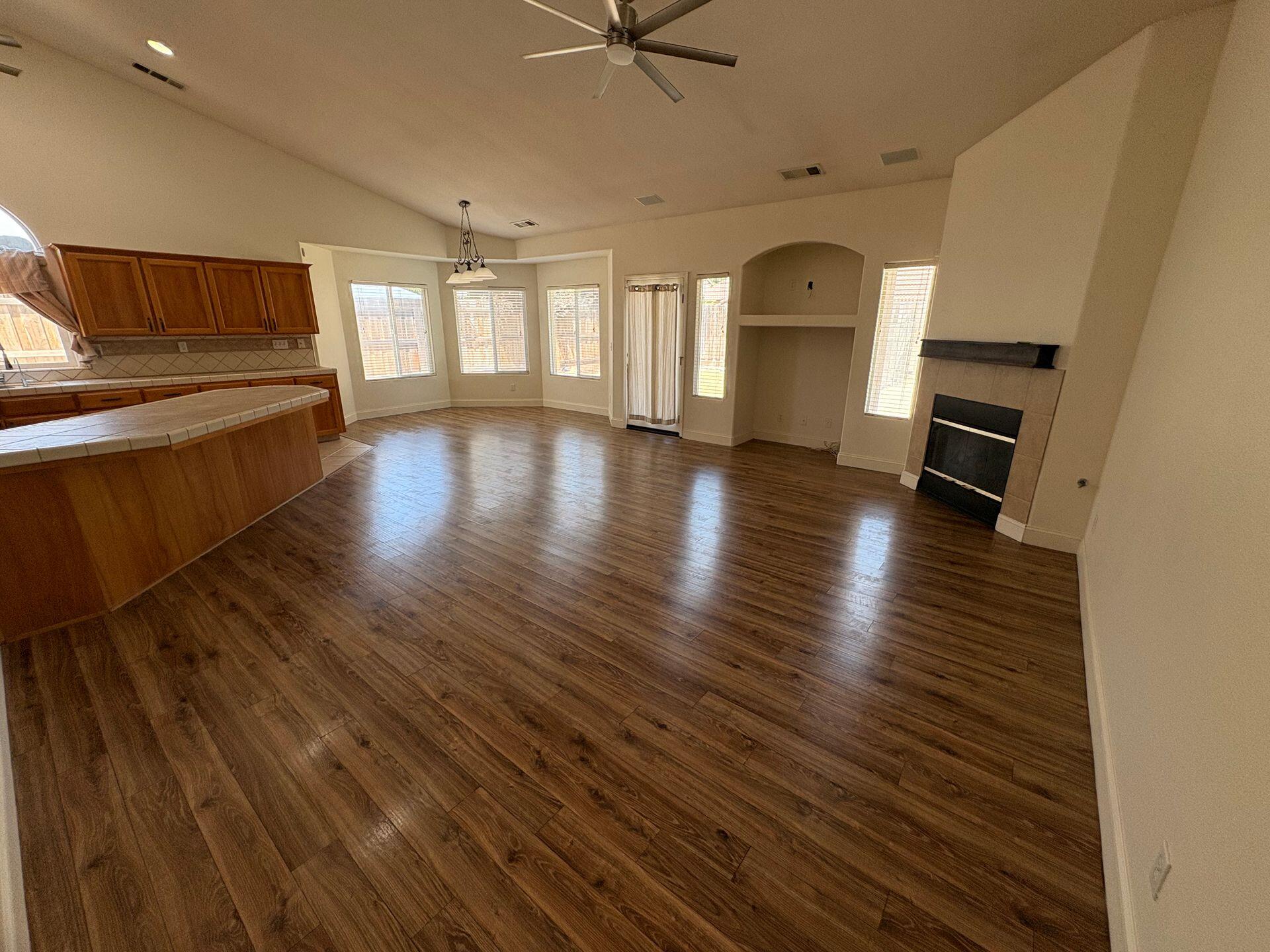 2526 S Jensen St, Visalia, CA 93292