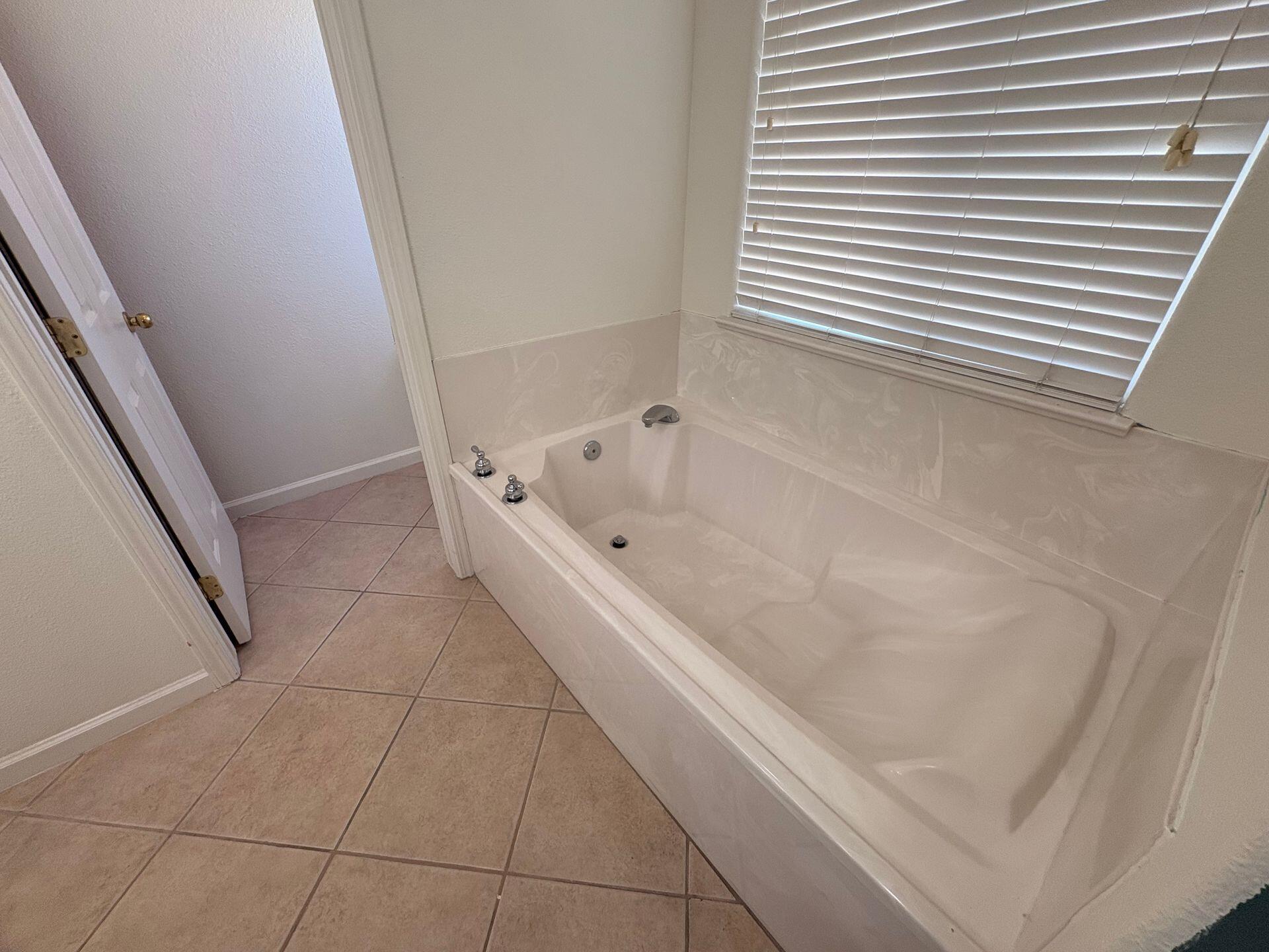 2526 S Jensen St, Visalia, CA 93292