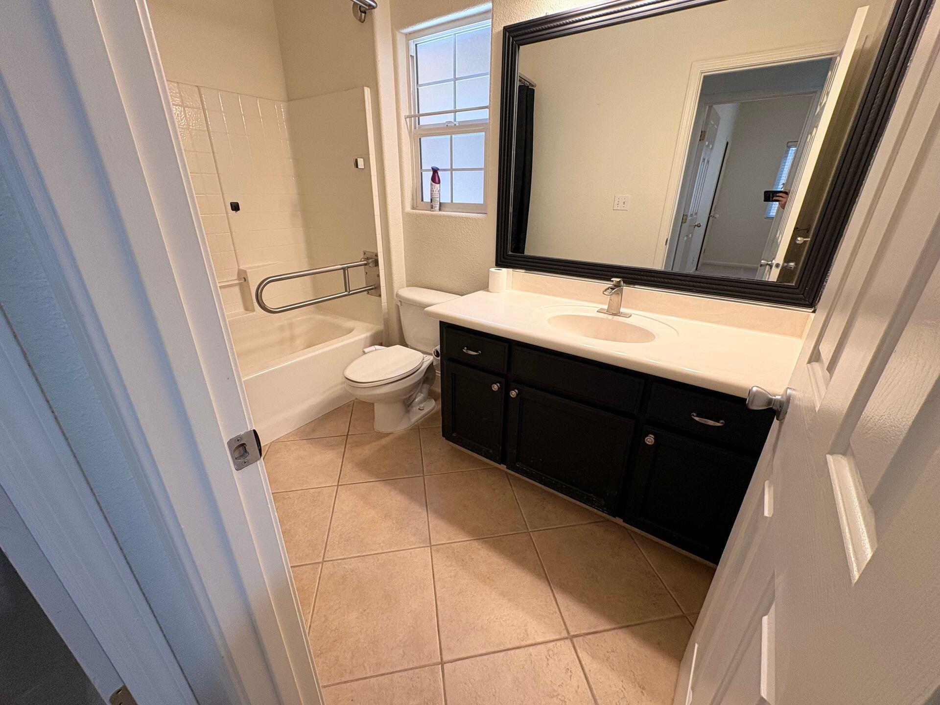 2526 S Jensen St, Visalia, CA 93292
